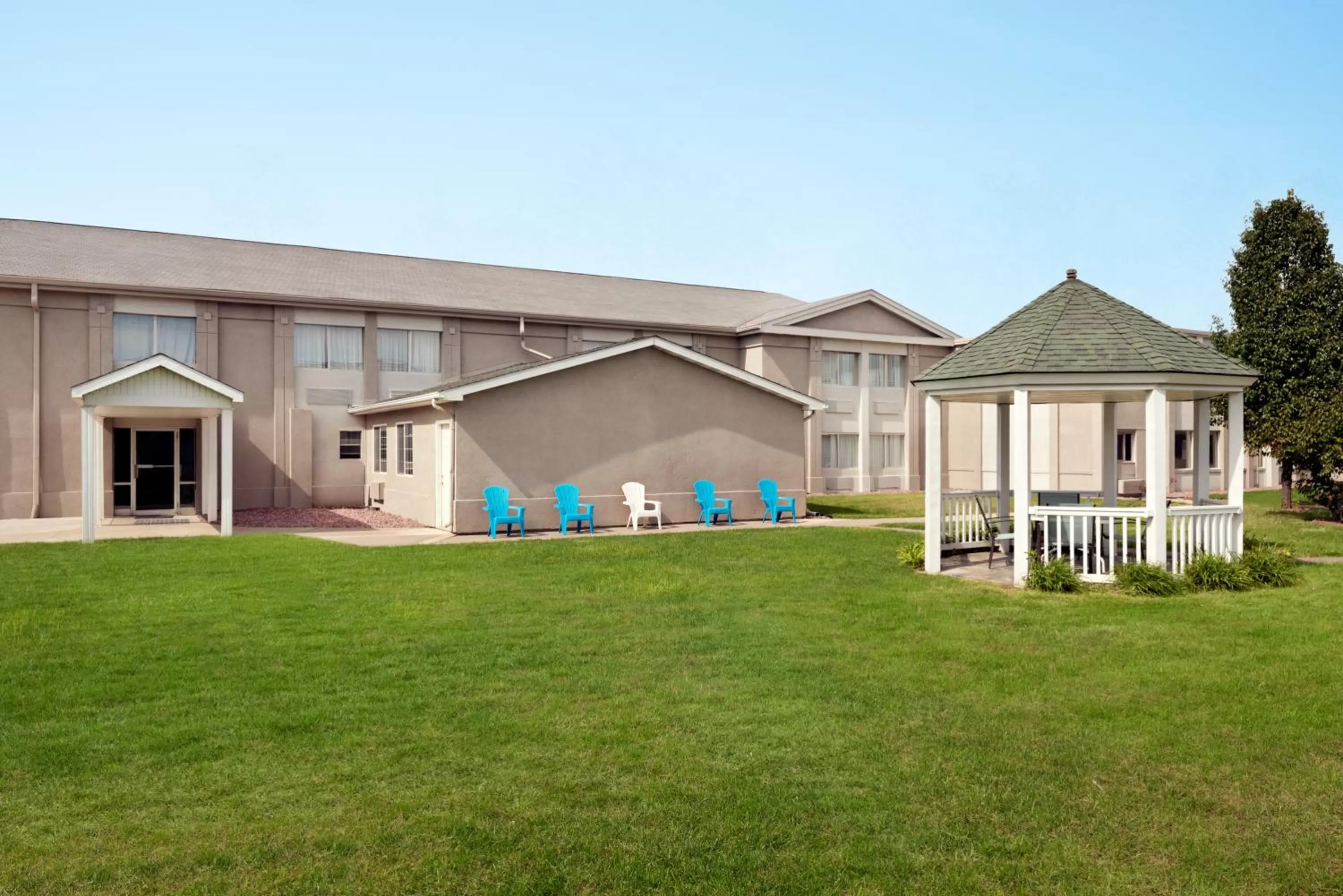 Property building in Baymont by Wyndham Des Moines North