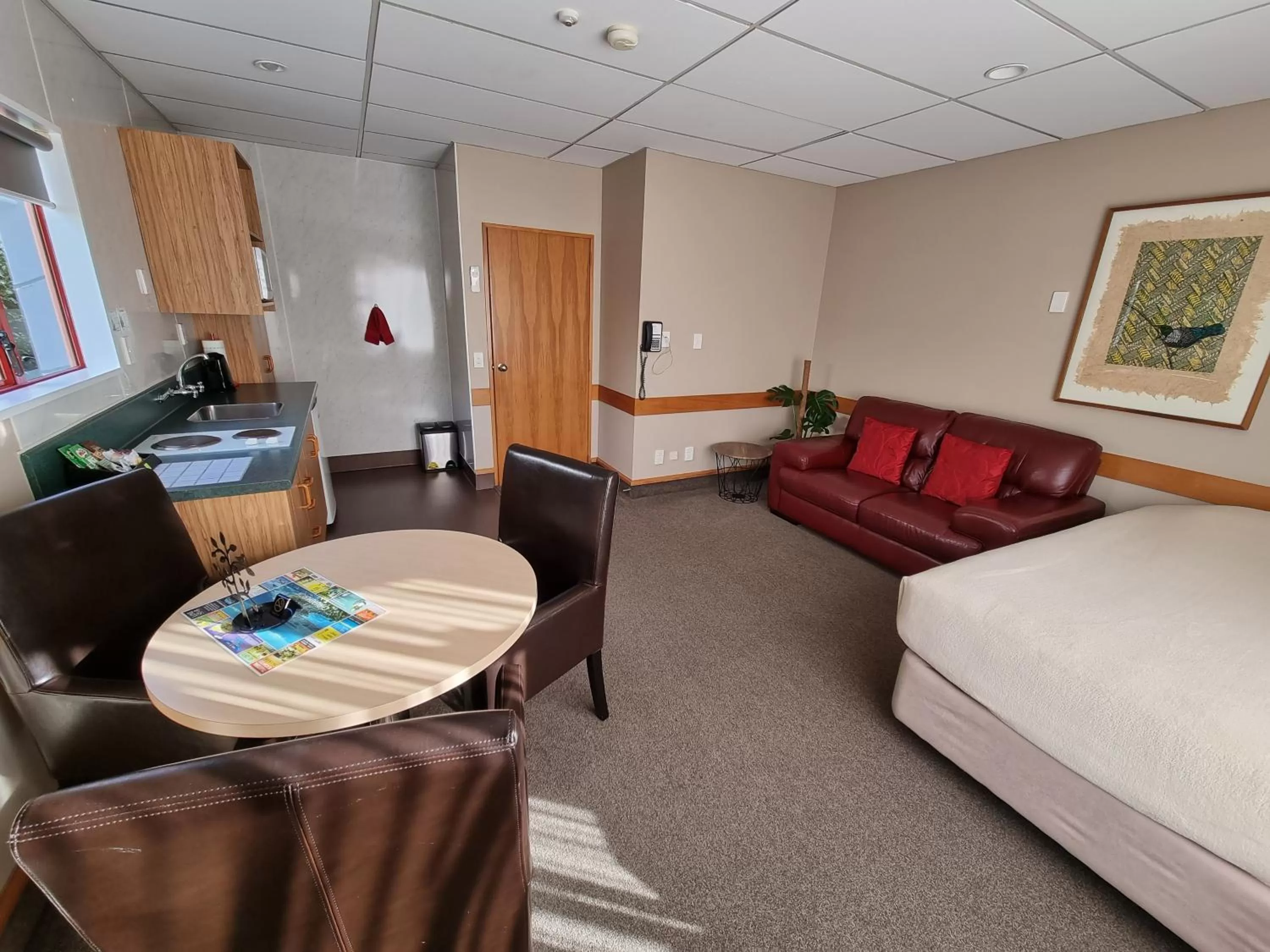 Dining area, Bed in Amross Court