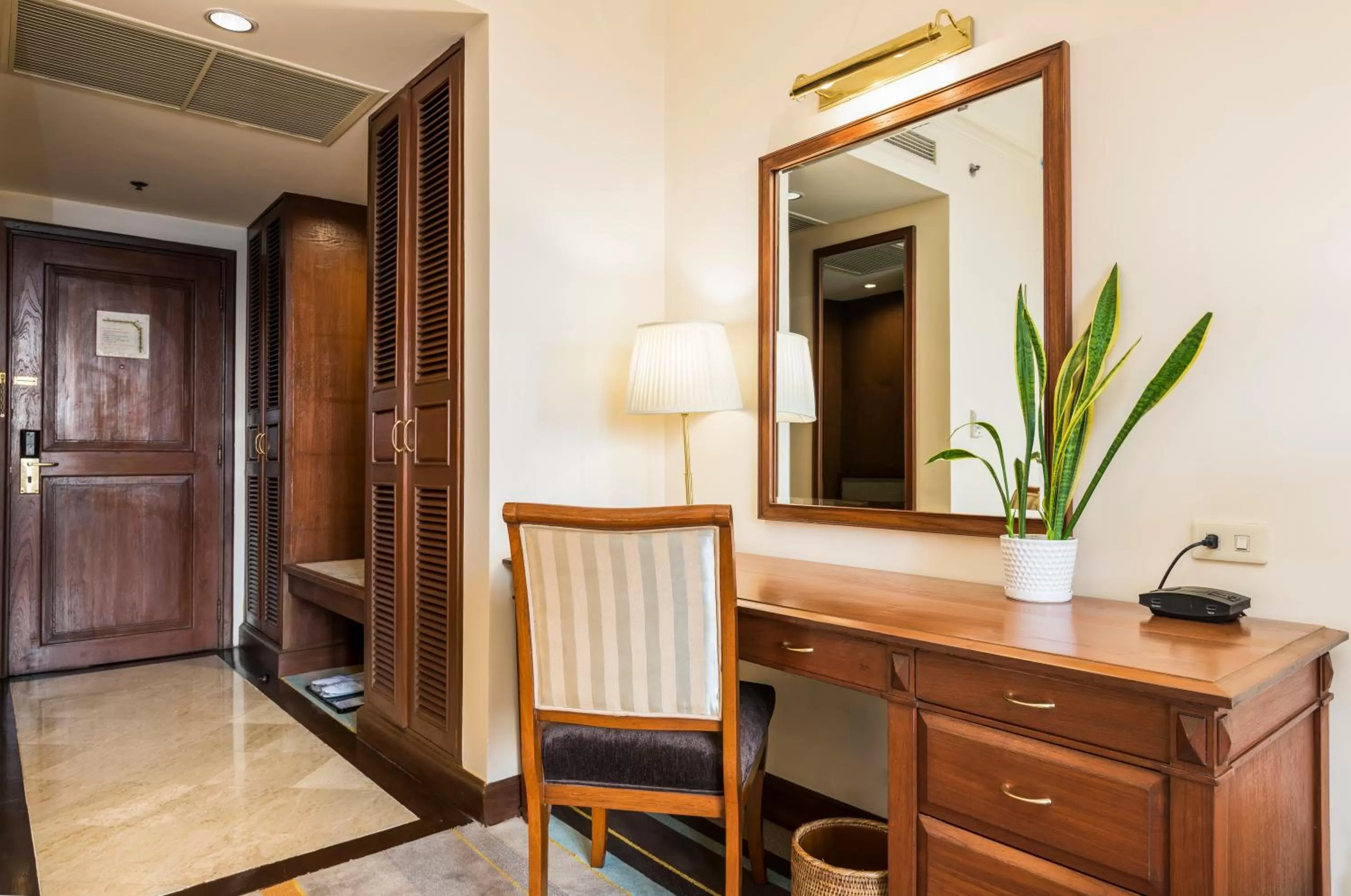 Living room in Chatrium Hotel Royal Lake Yangon