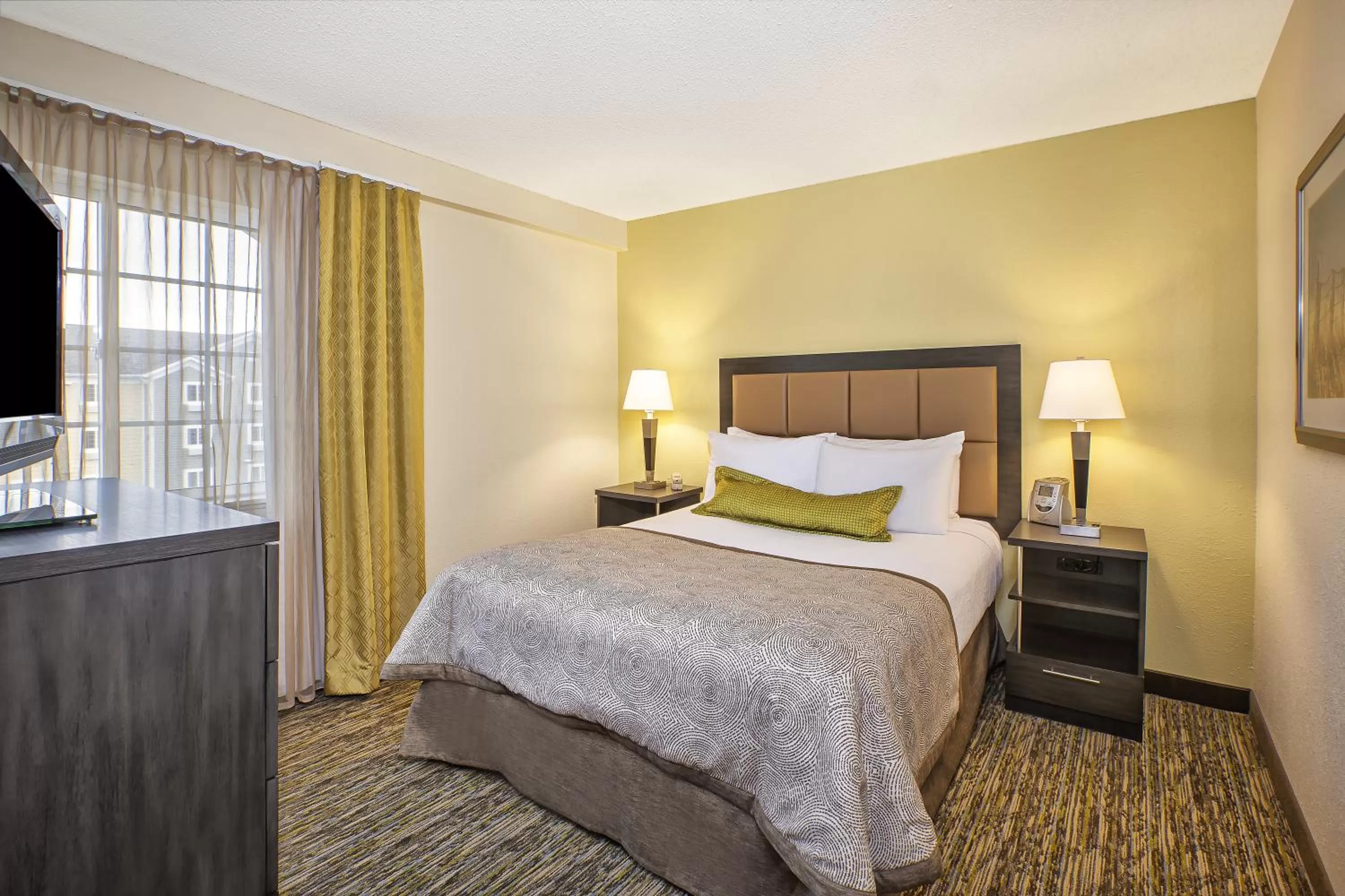 Photo of the whole room, Bed in Candlewood Suites Indianapolis Northeast by IHG