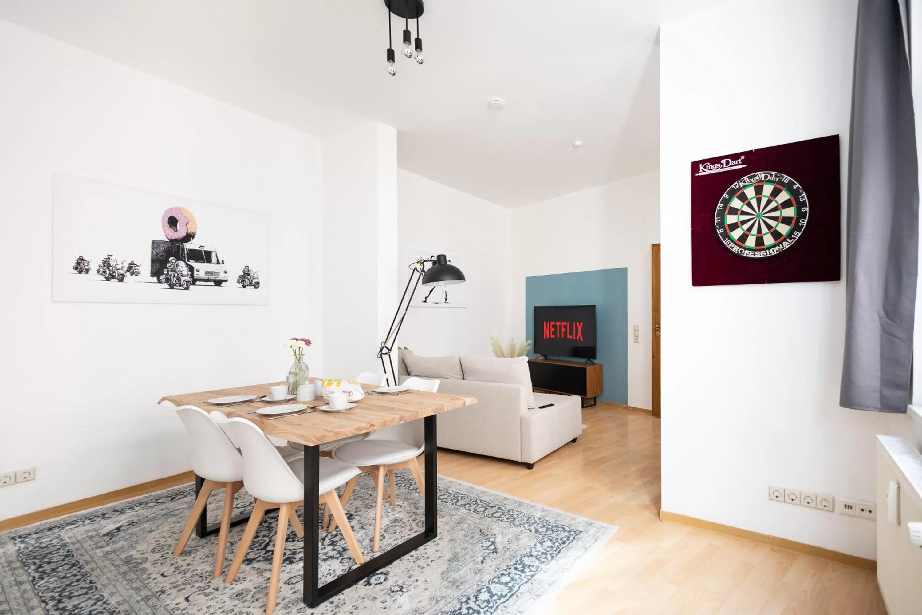 Living room, Dining Area in Ko-Living Space an der Oper - Street Art Design Apartments