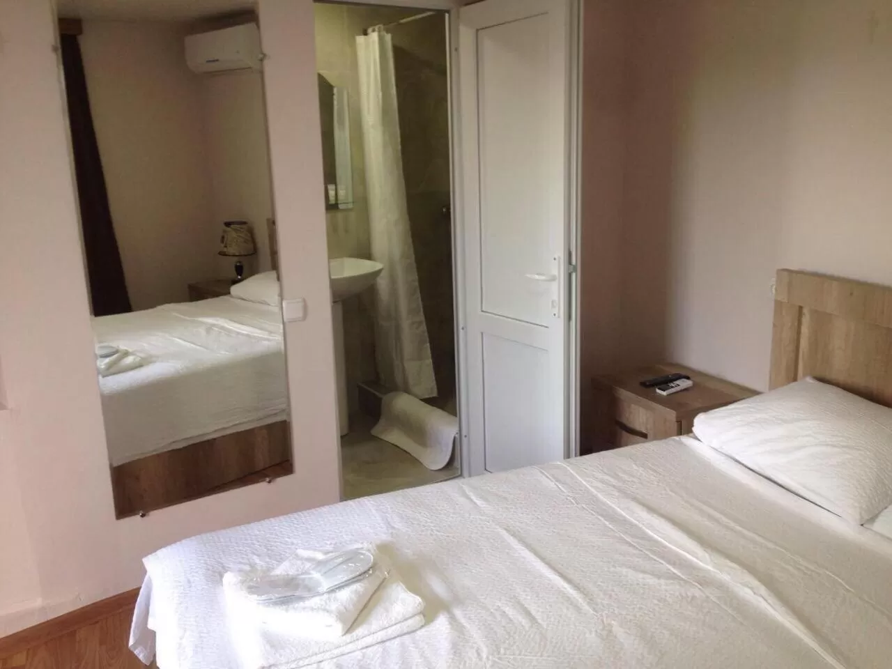 Photo of the whole room, Bed in Hotel Eurica