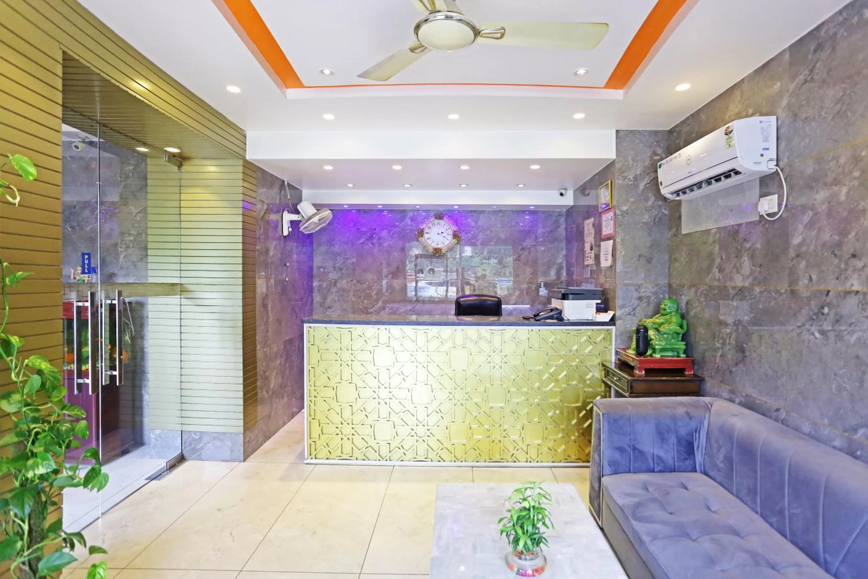 Seating area, Lobby/Reception in Frankstay By Hotel Preet in 05 mints walking Distance Nizamuddin Railway Station