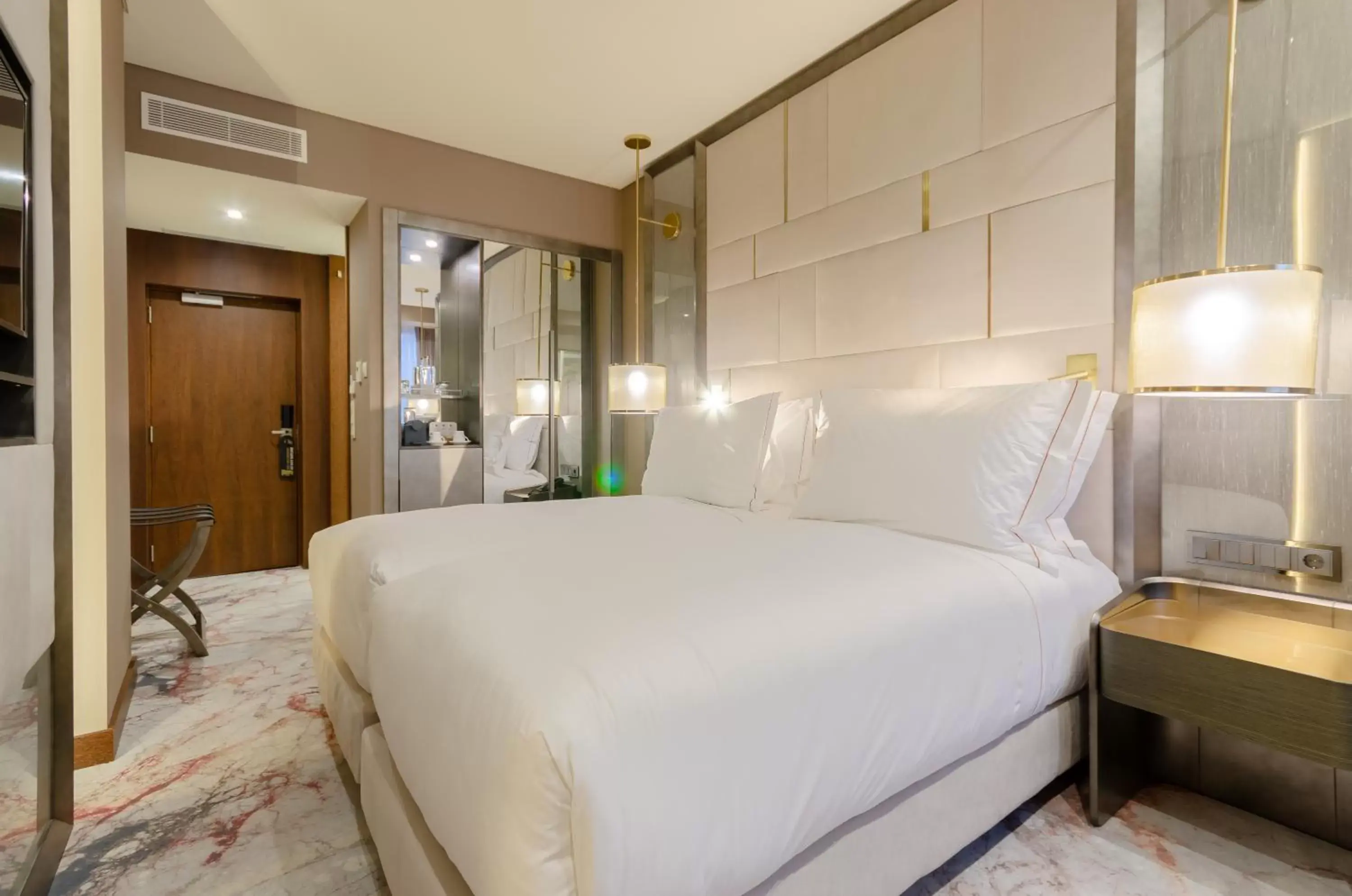 Superior Twin Room with Avenue View in TURIM Boulevard Hotel Superior Twin Room with Avenue View in TURIM Boulevard Hotel