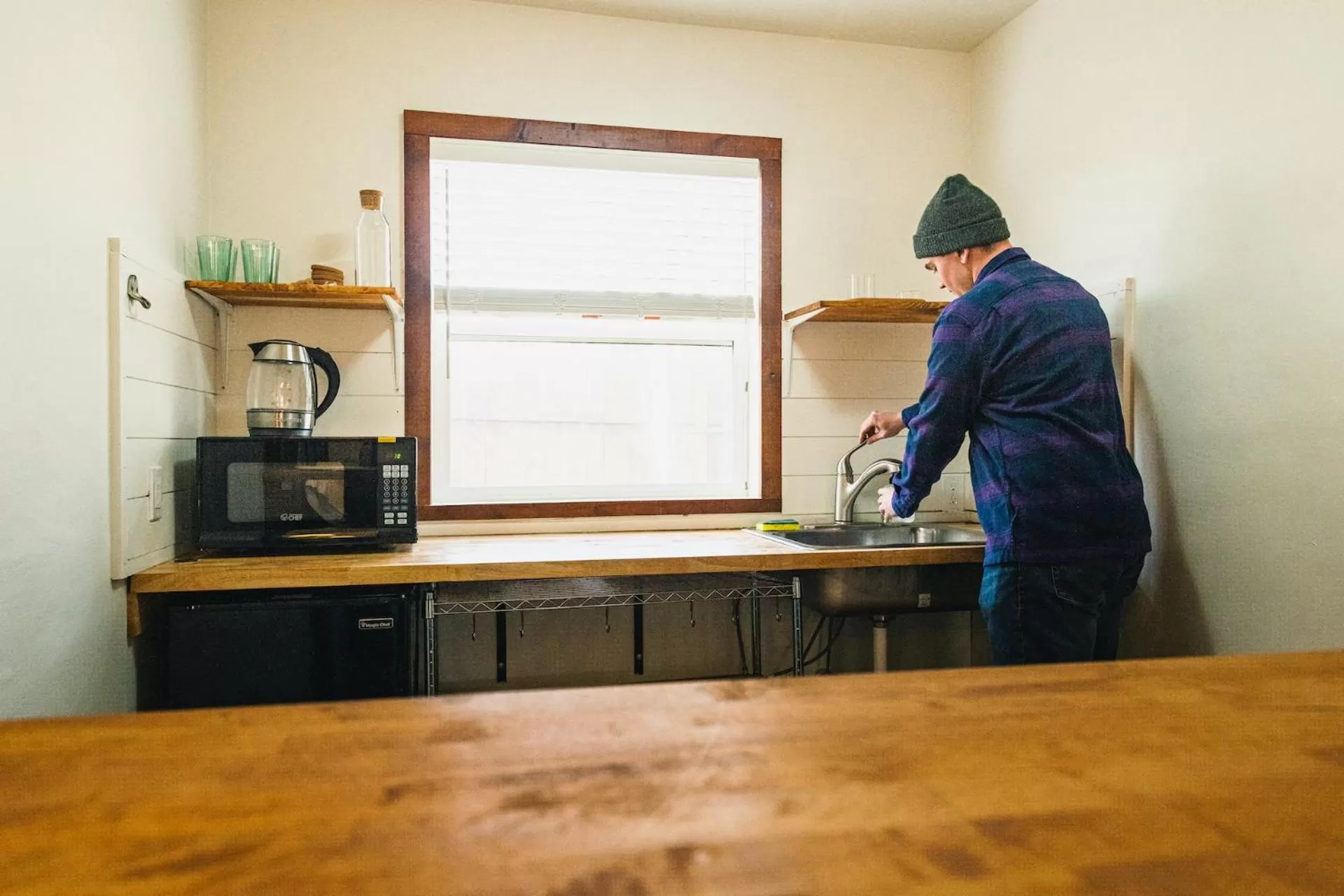 Kitchen or kitchenette in Left Coast Lodge - Pet Friendly