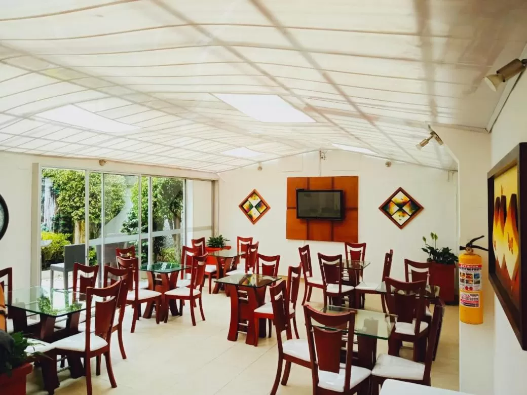 Restaurant/Places to Eat in Hotel Marbella Chico