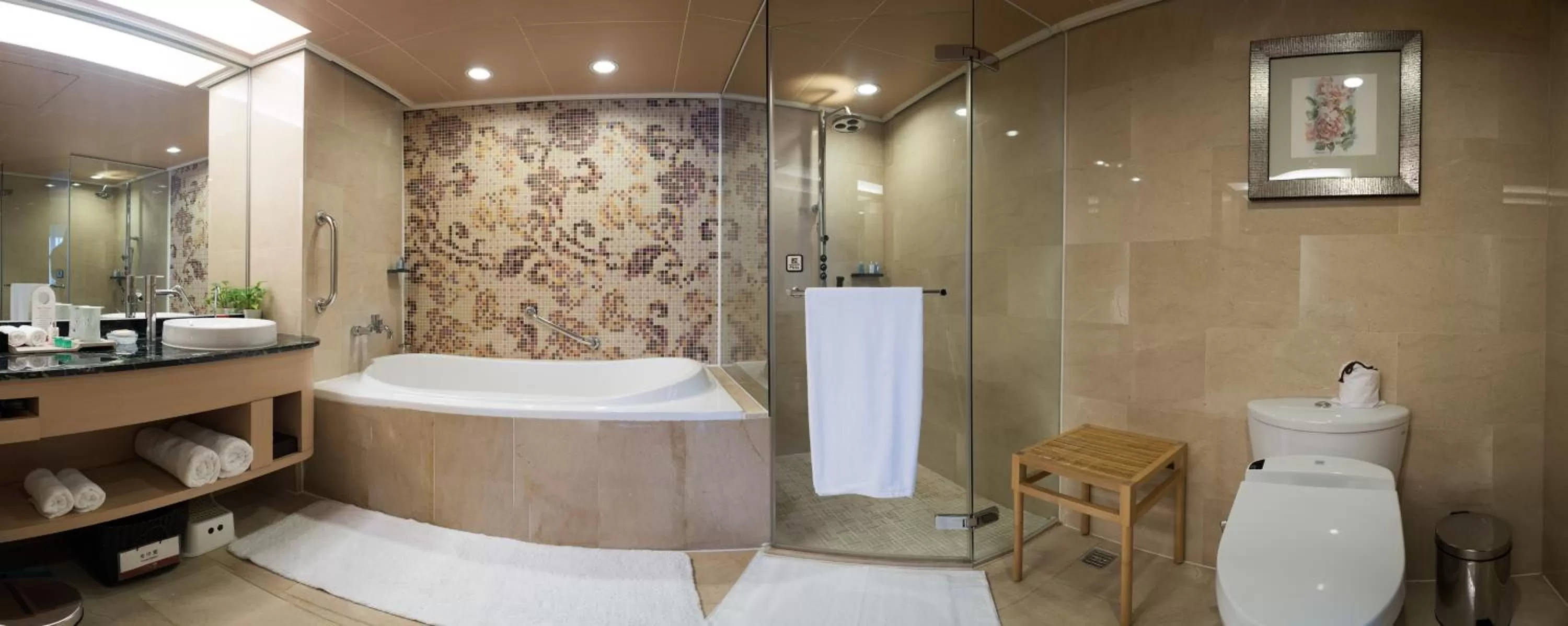 Bathroom in Chateau de Chine Hotel Hualien