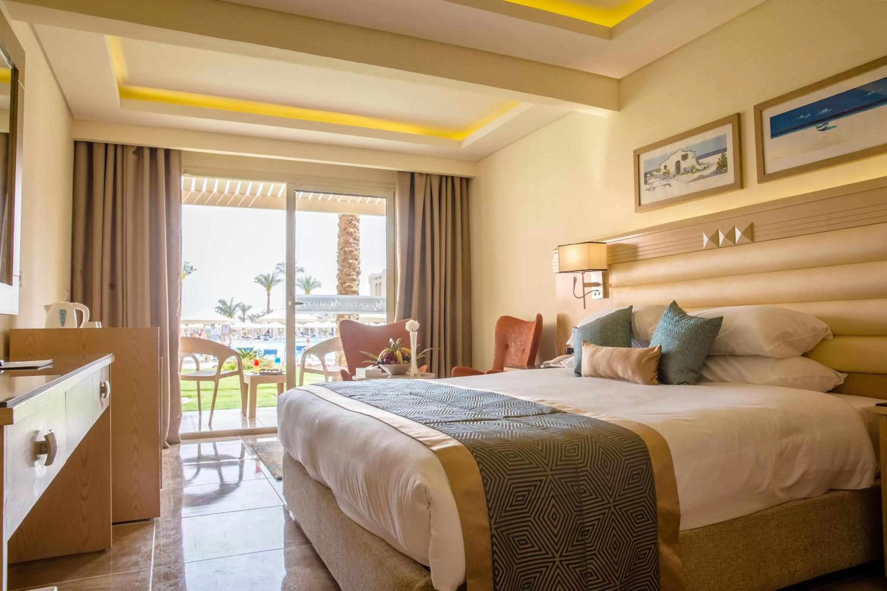 Bedroom, Bed in Beach Albatros Aqua Park - Hurghada