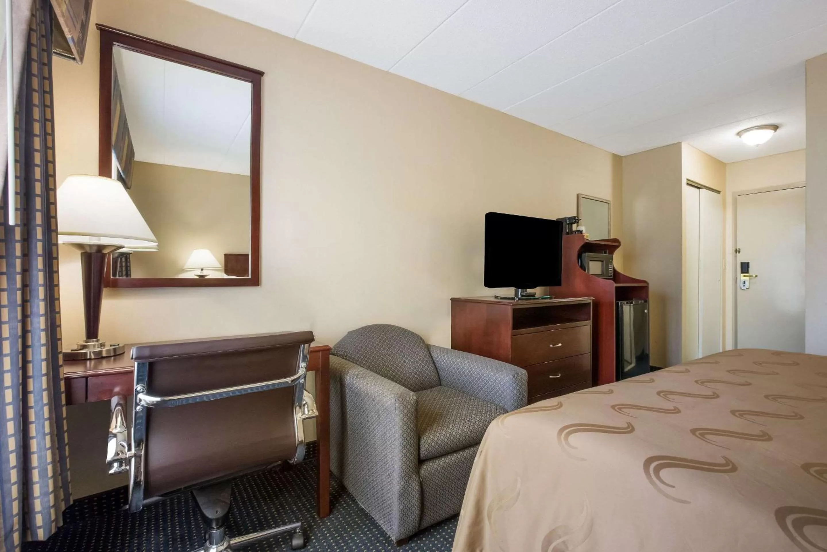 Bedroom, Bed in Quality Inn Near Princeton