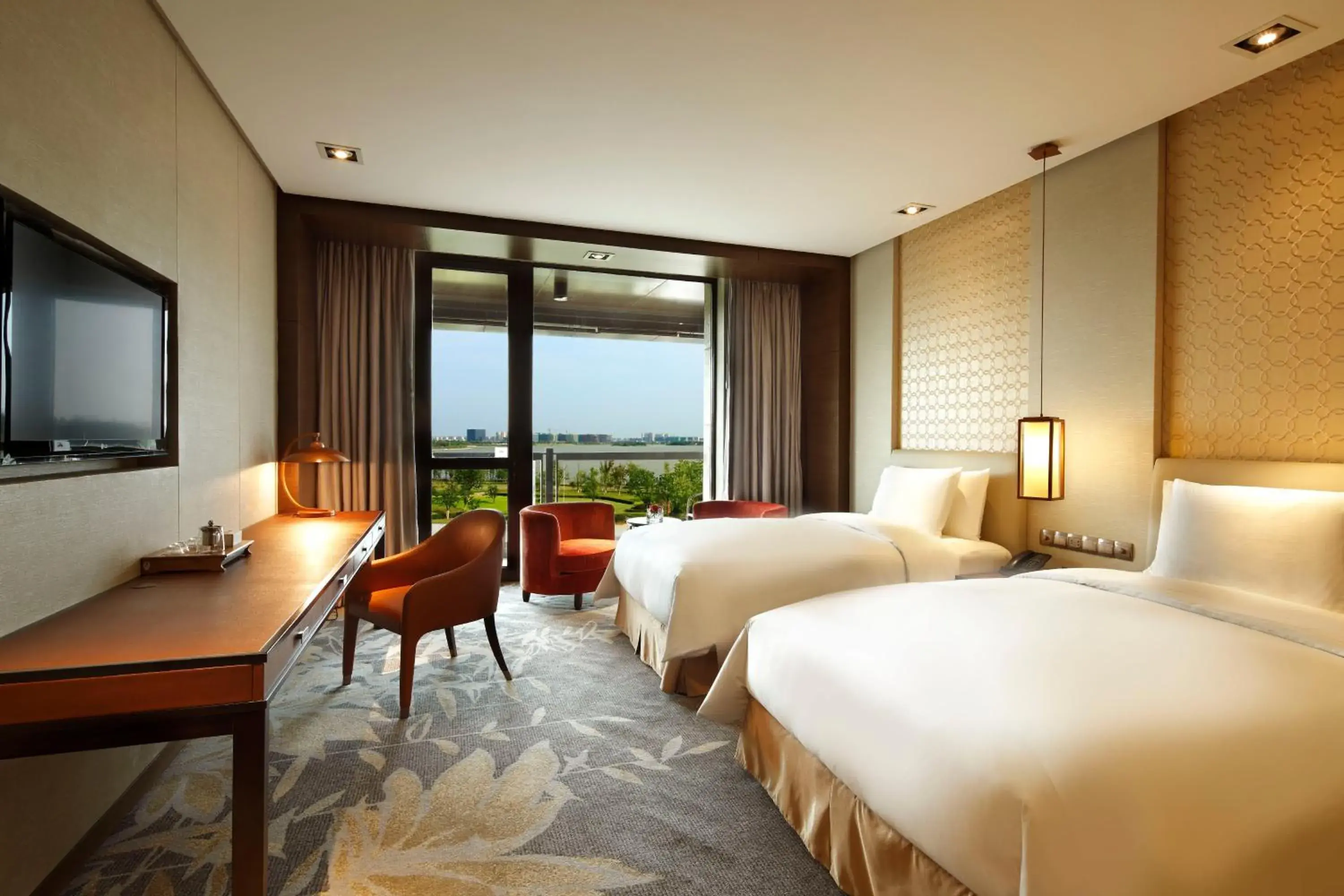 Standard Twin Room with Garden View in Crowne Plaza Xuzhou Dalong Lake by IHG Standard Twin Room with Garden View in Crowne Plaza Xuzhou Dalong Lake by IHG