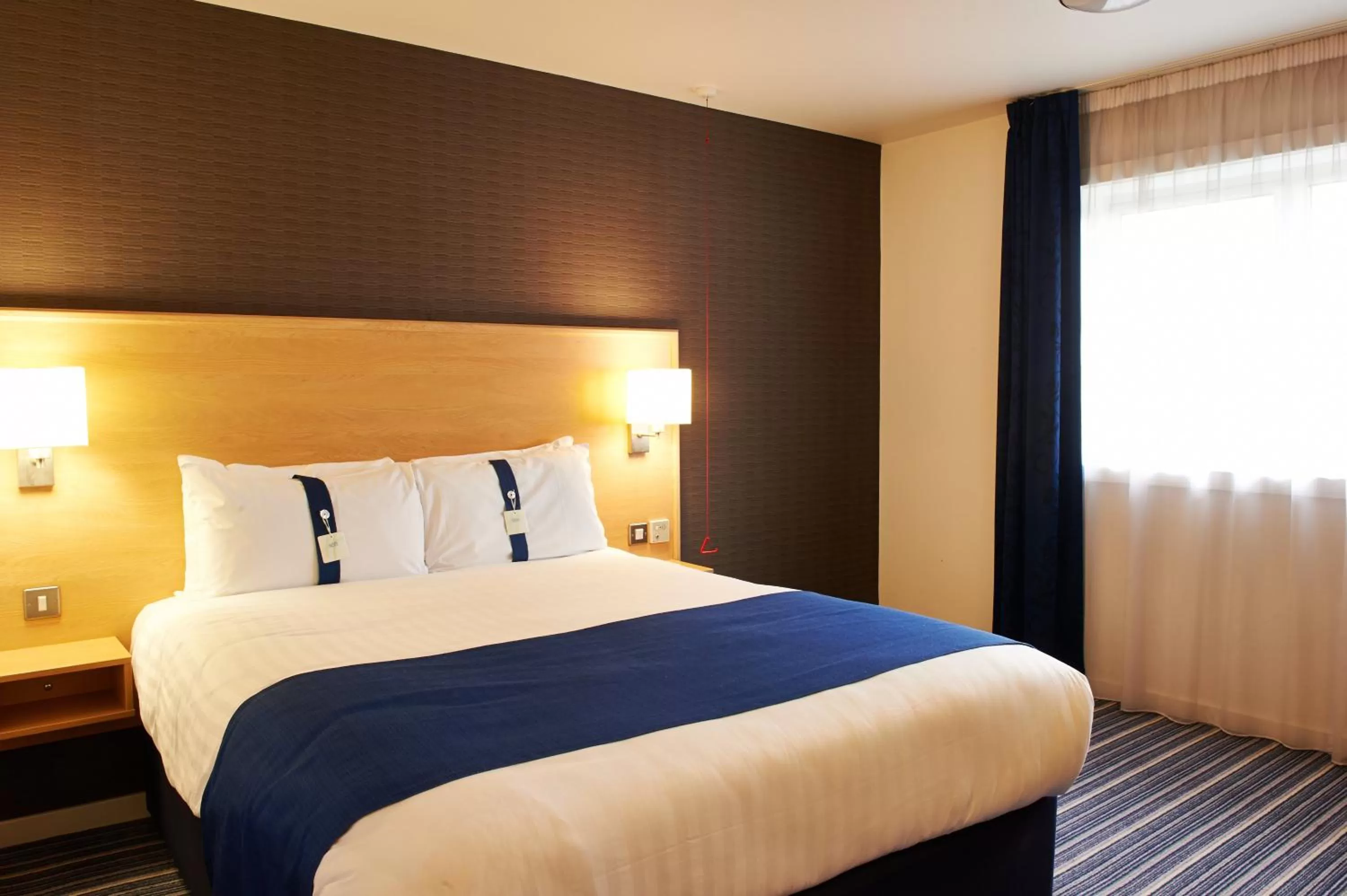 Photo of the whole room, Bed in Holiday Inn Express Manchester Airport by IHG