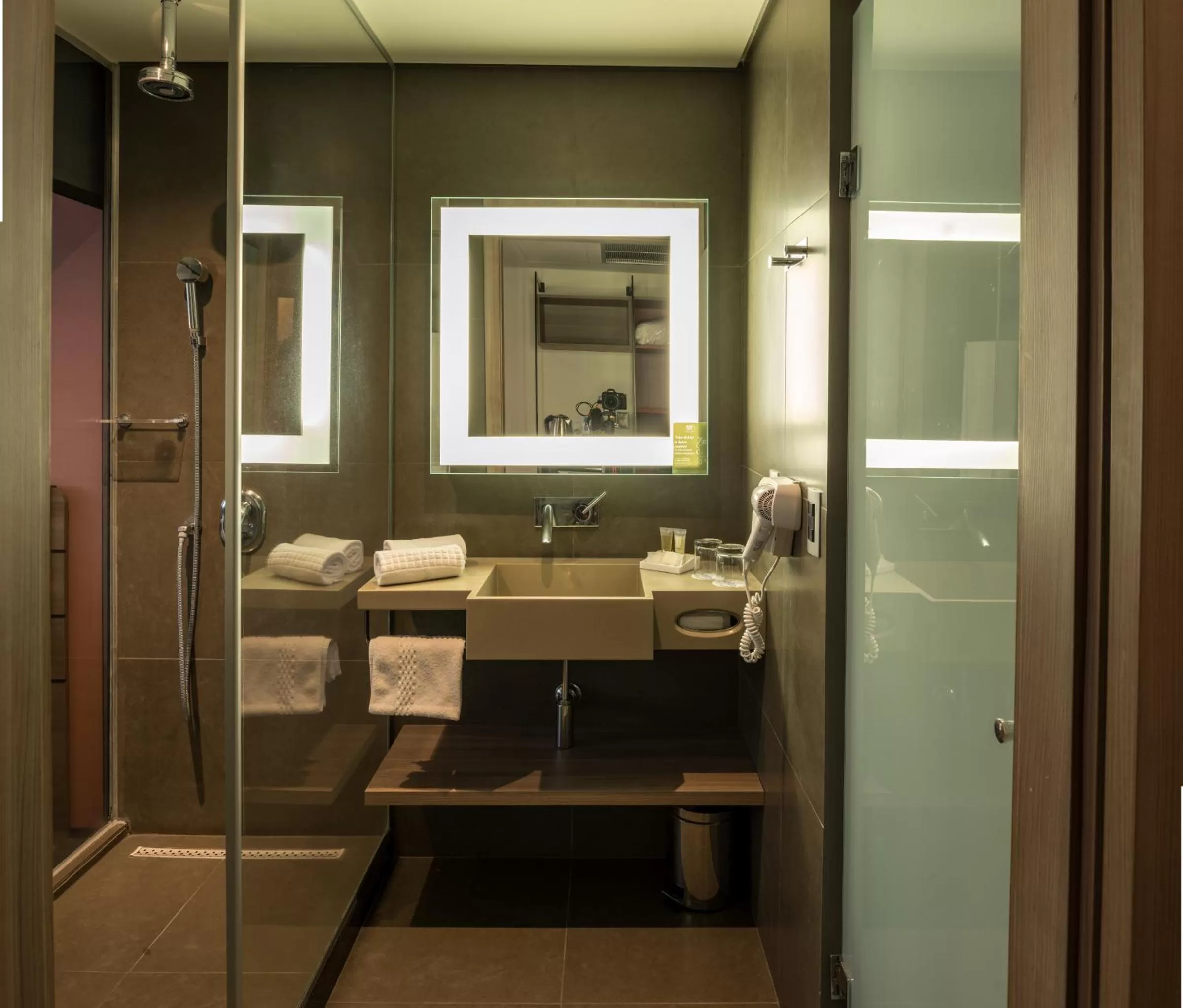 Toilet, Bed in Novotel Sorocaba