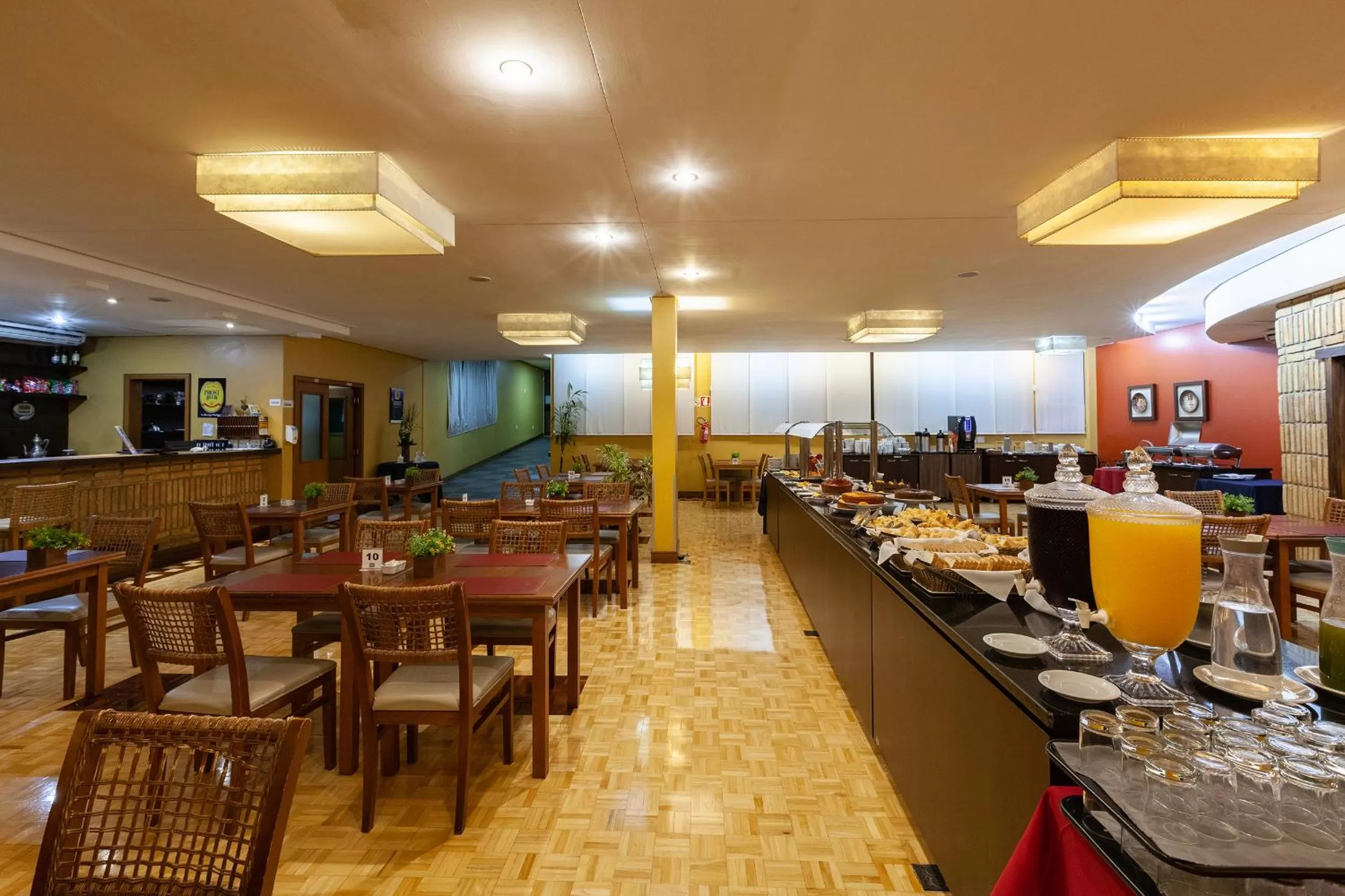 Restaurant/places to eat in Tri Hotel Executive Caxias