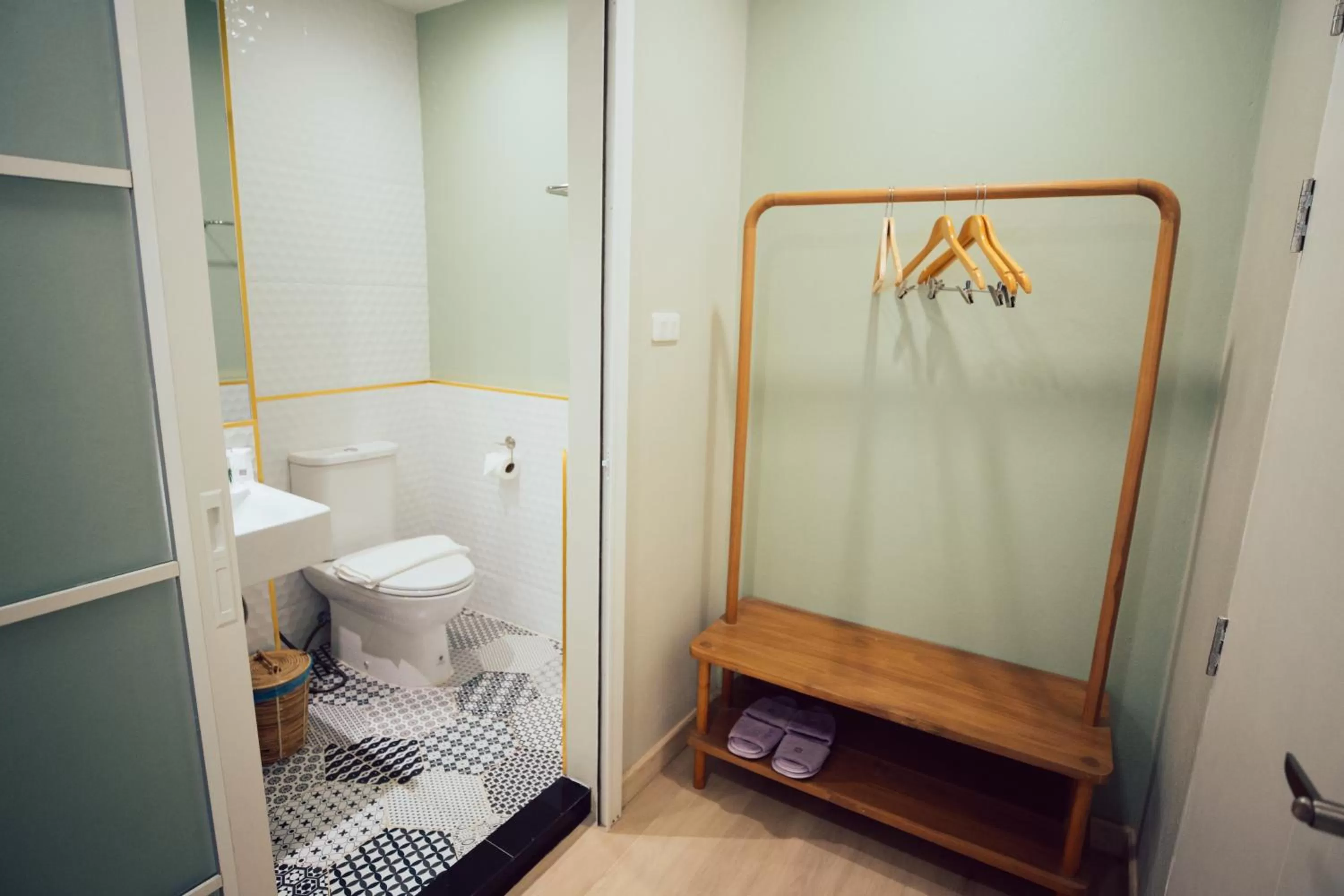 Bathroom in J's Cafe and Poshtel