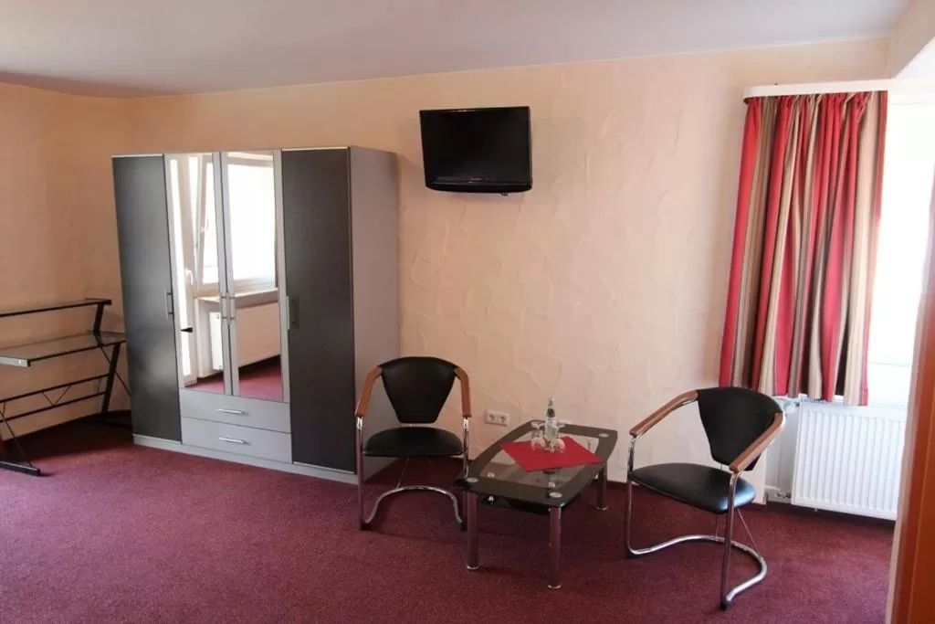 TV and multimedia, Seating Area in Hotel Landgasthof Zur Alten Scheune