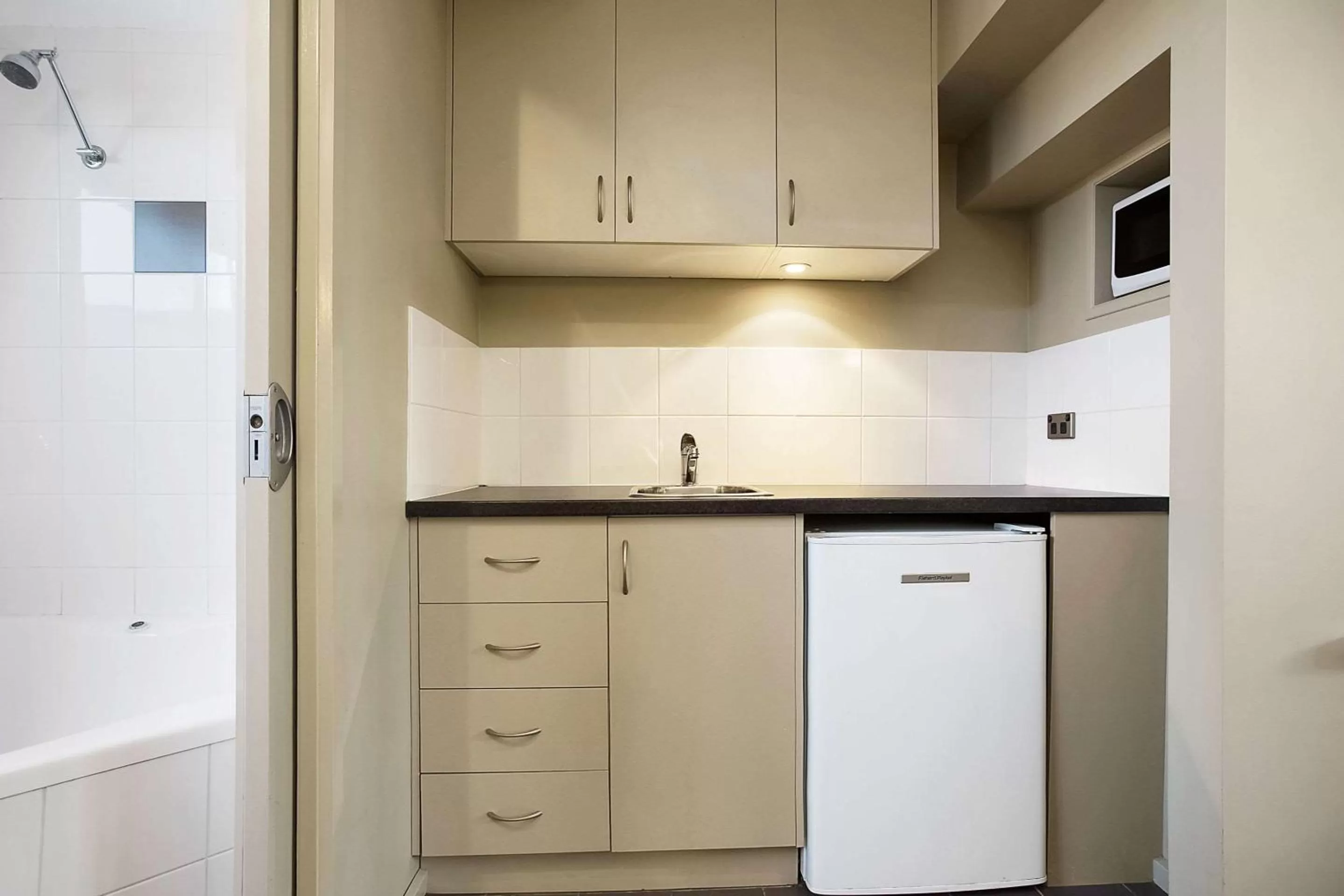 Photo of the whole room in Comfort Inn On Raglan