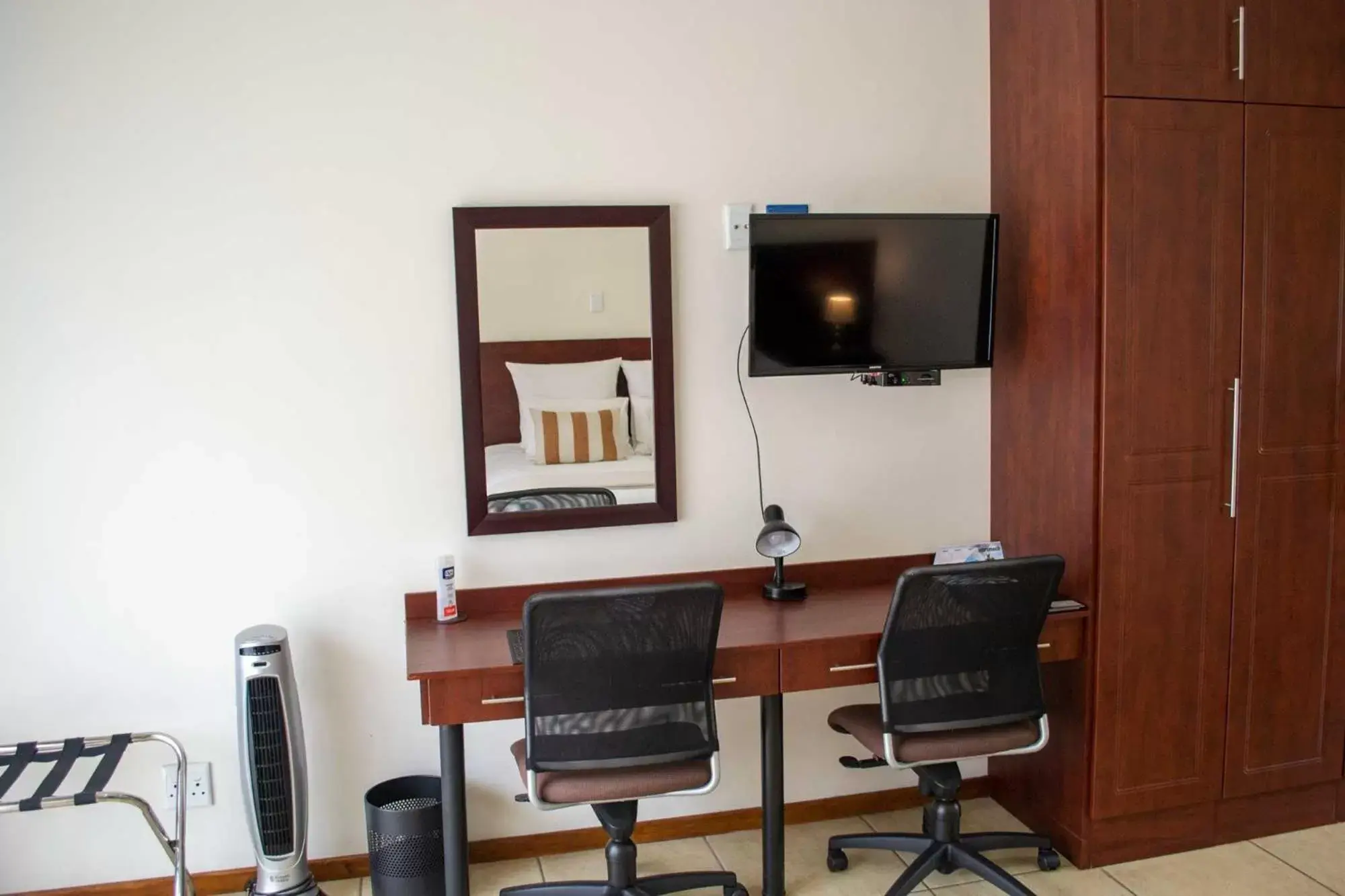 Double Room with Pool View - single occupancy in Amohela Guesthouse Double Room with Pool View - single occupancy in Amohela Guesthouse