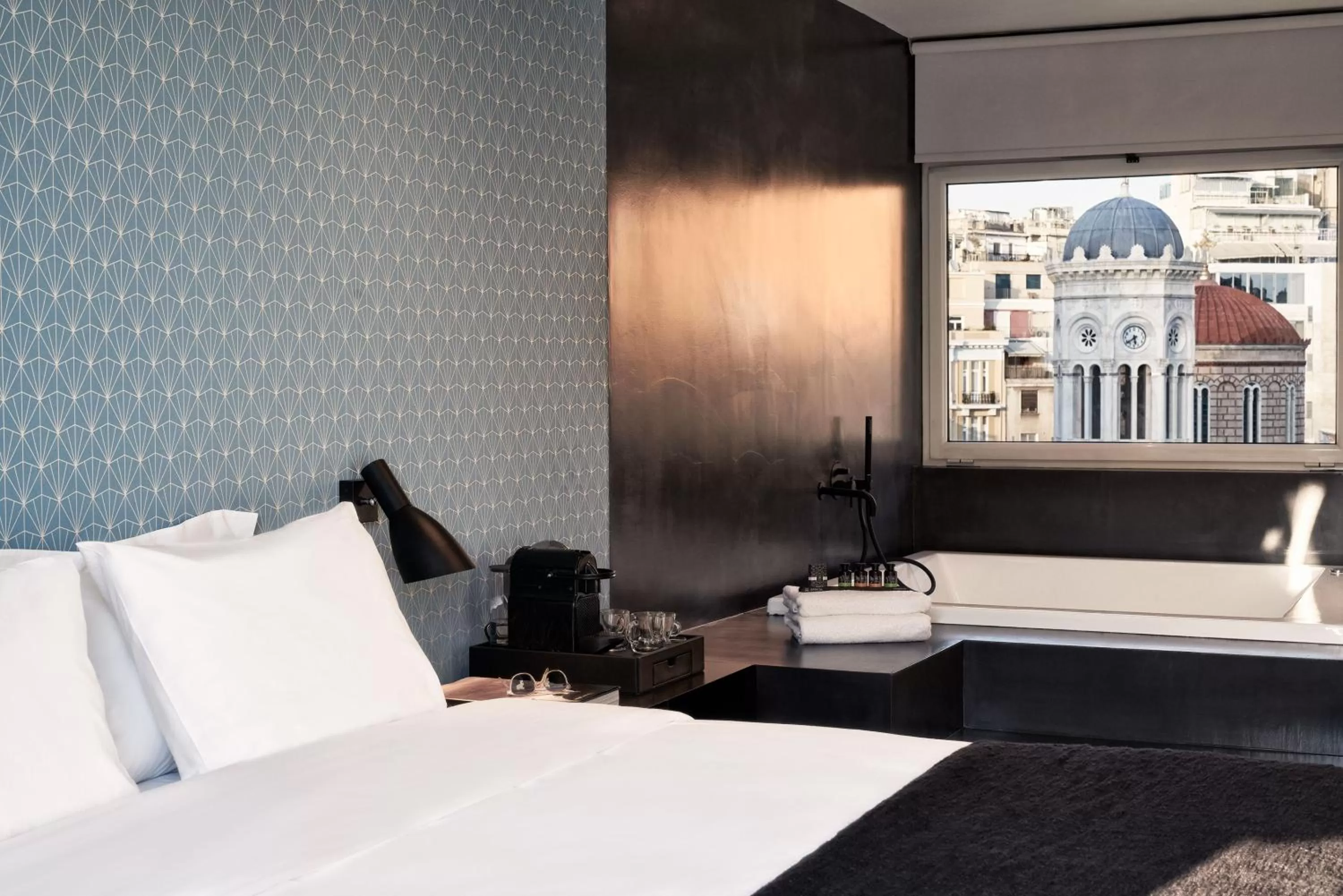 Photo of the whole room, Bed in Athens4