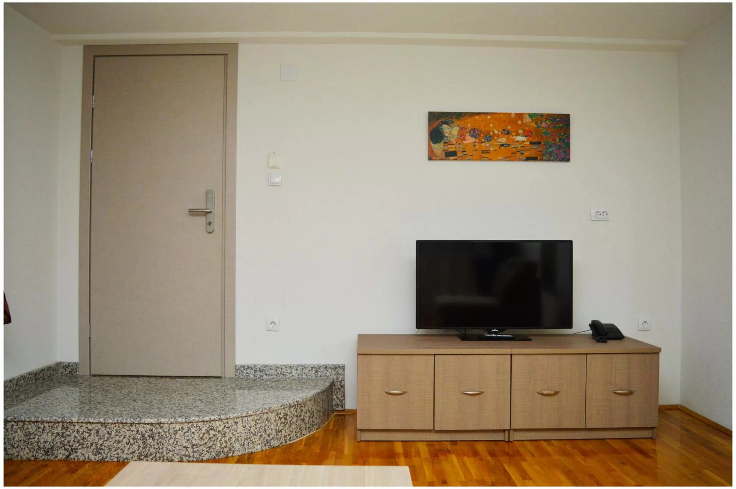 TV/Entertainment Center in Hotel Treff