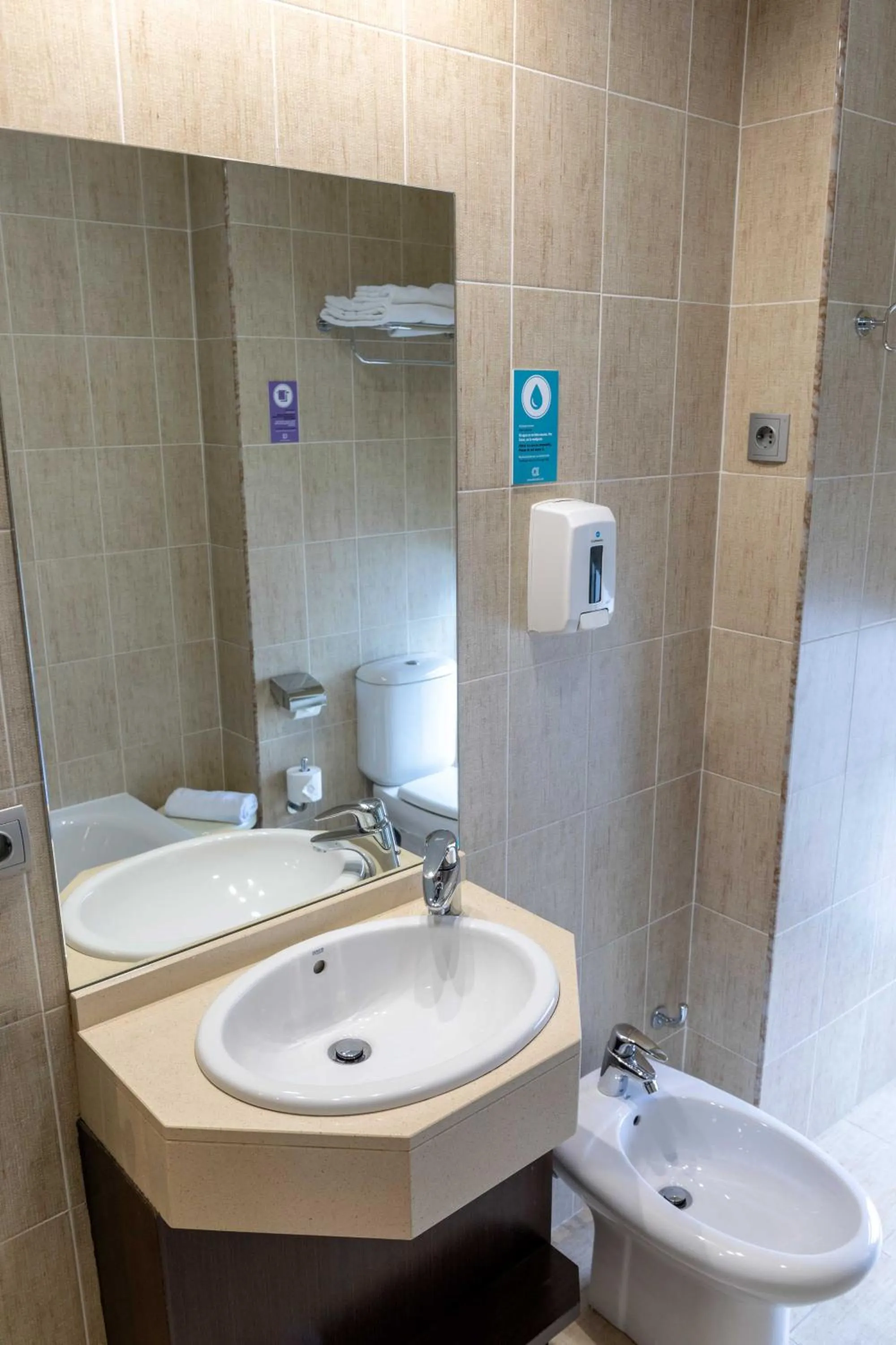 Bathroom in Hotel Alda Cardeña