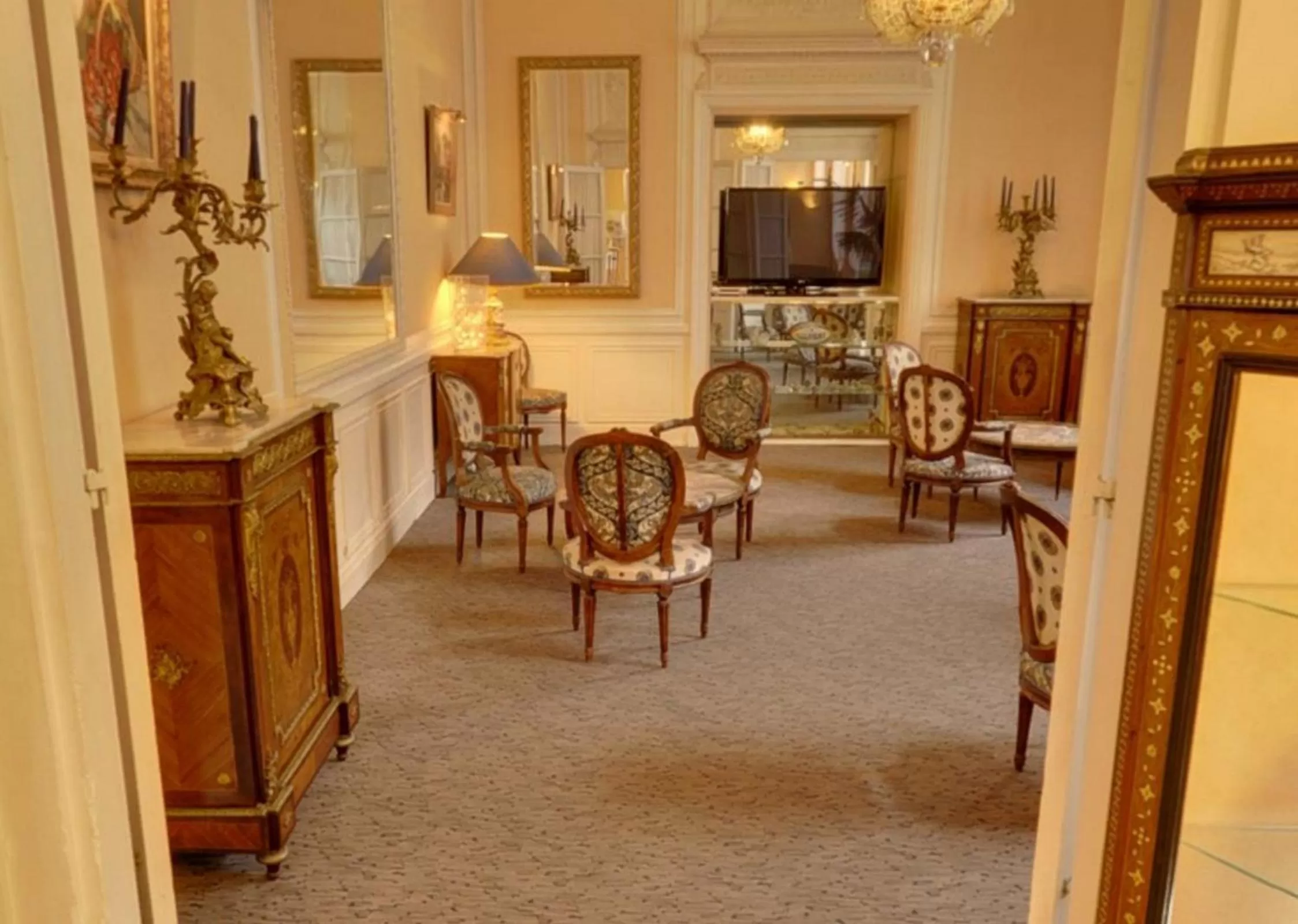 Lounge or bar, Seating Area in Best Western Continental Pau Centre