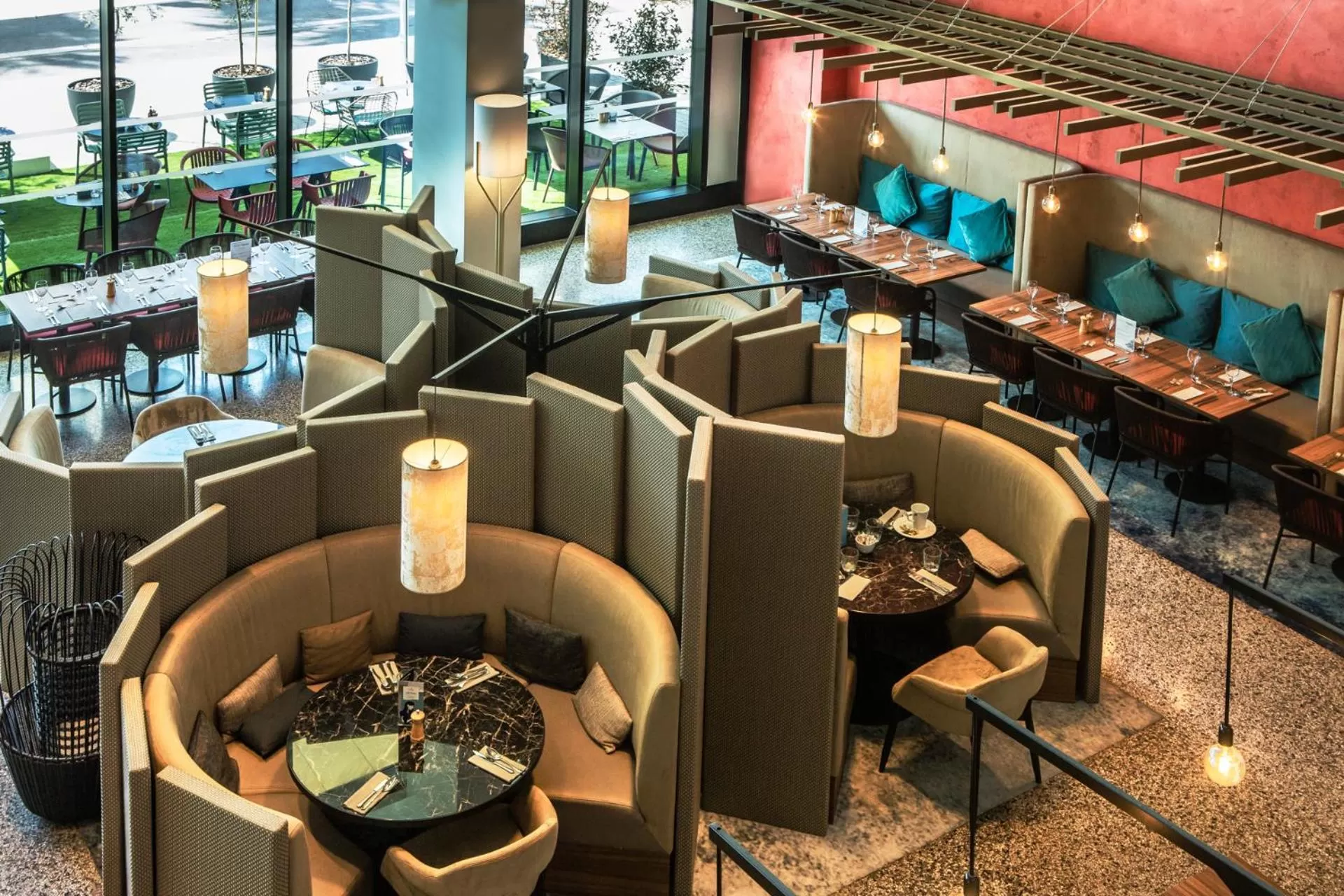 Restaurant/places to eat in Crowne Plaza - Nice - Grand Arenas by IHG