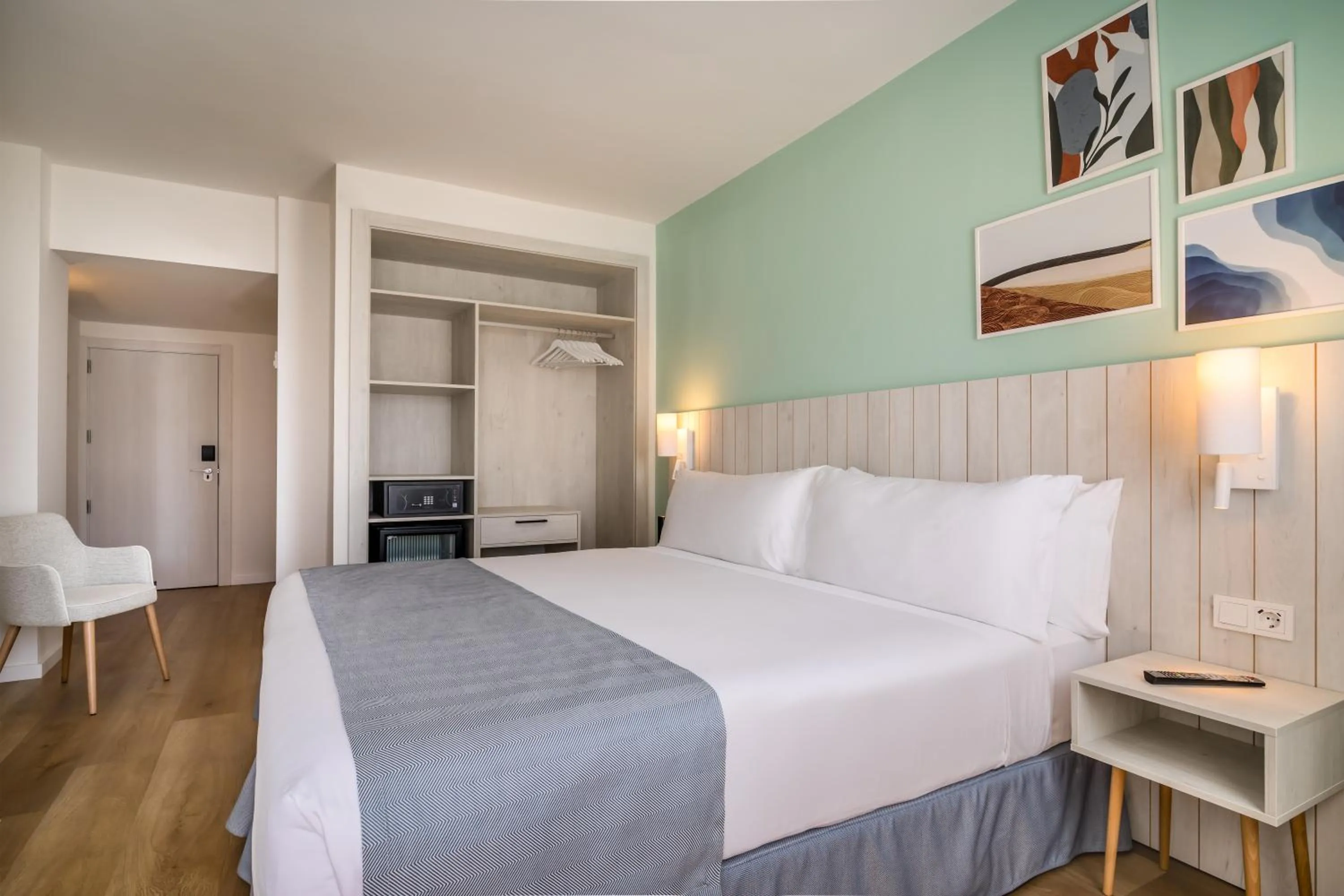 Bedroom, Bed in Barceló Ponent Beach