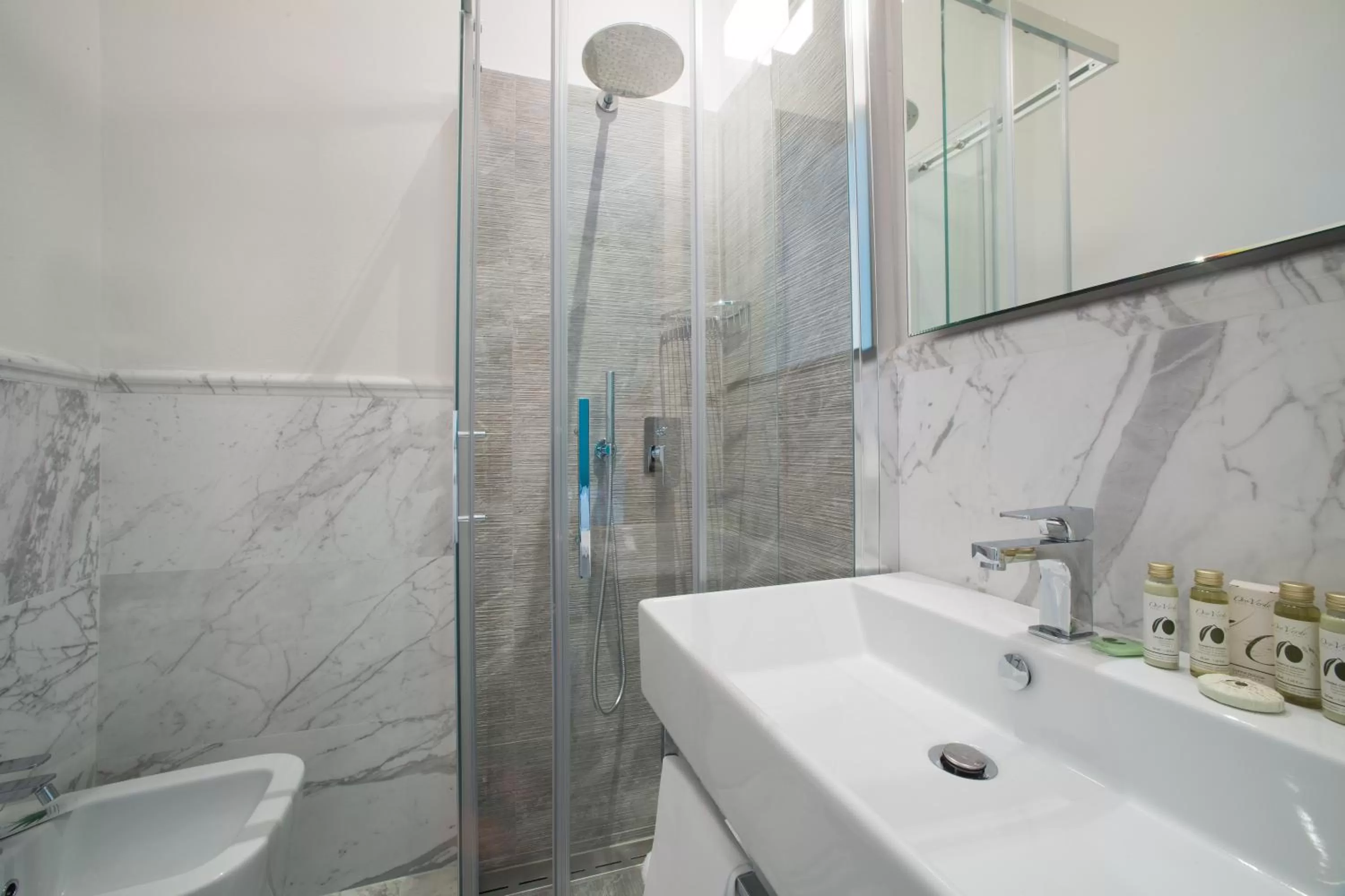 Shower in Hotel Boston