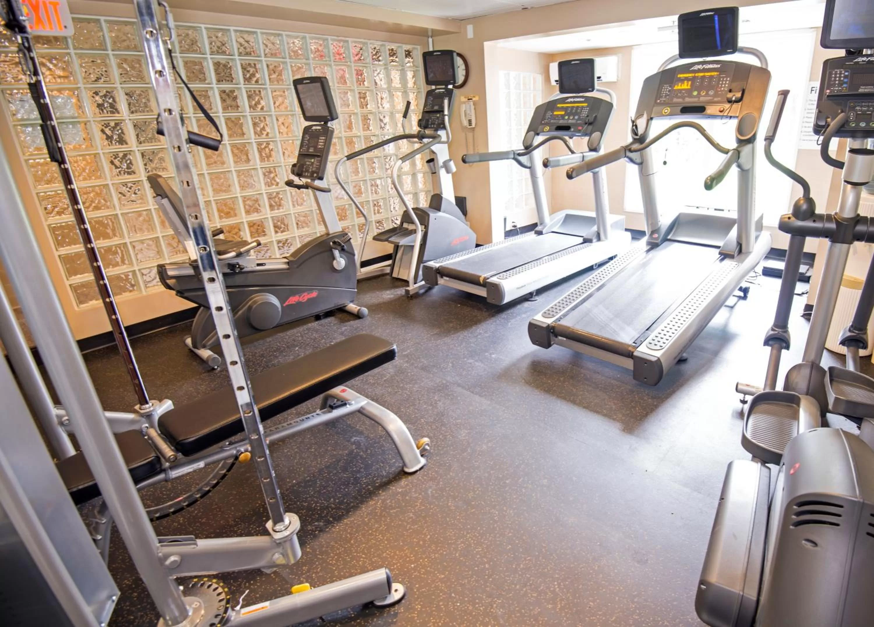 Fitness centre/facilities in Holiday Inn Express Red Deer by IHG