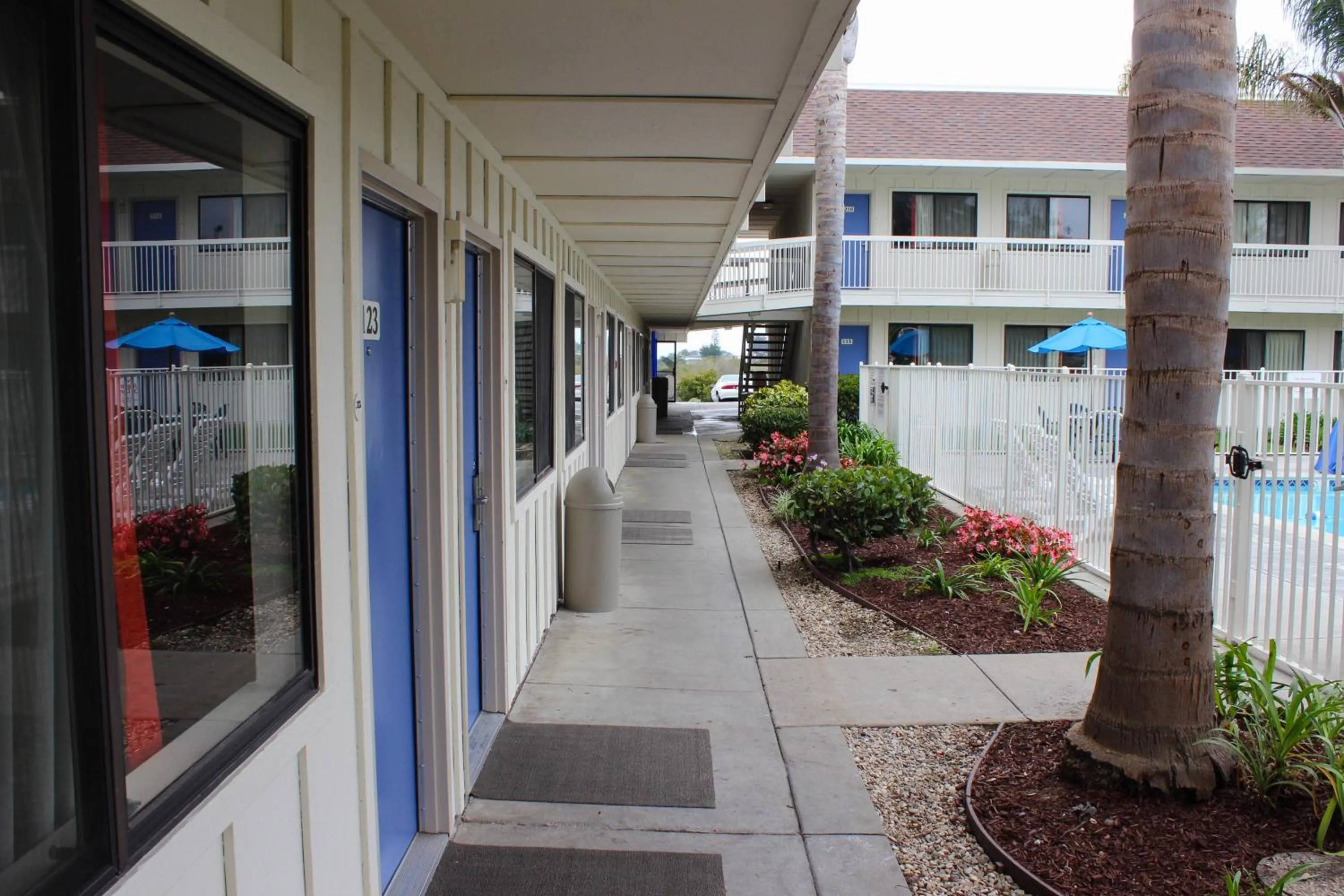 Facade/entrance in Motel 6-Pismo Beach, CA