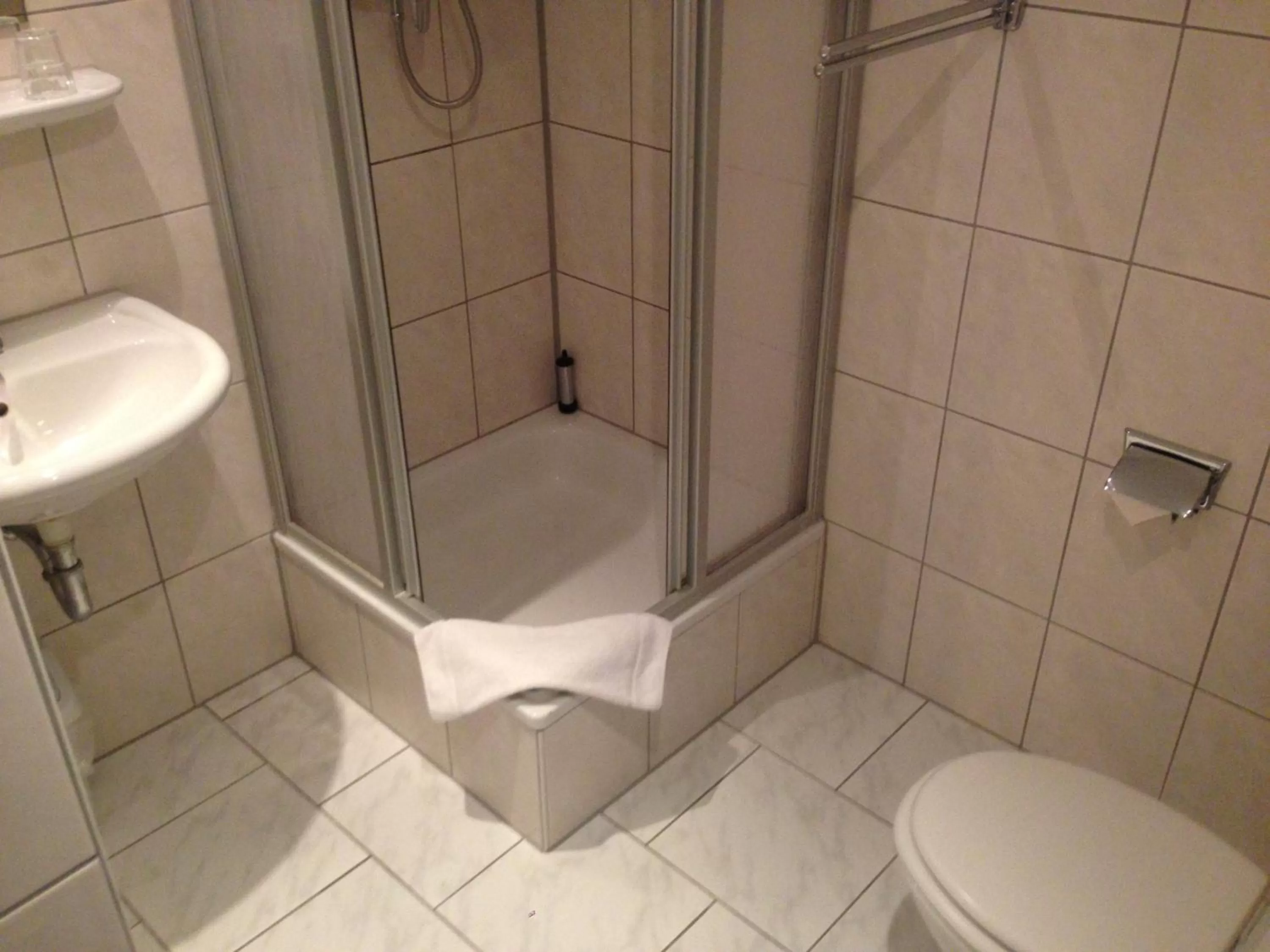 Toilet in Hotel Seifert Berlin am Kurfürstendamm