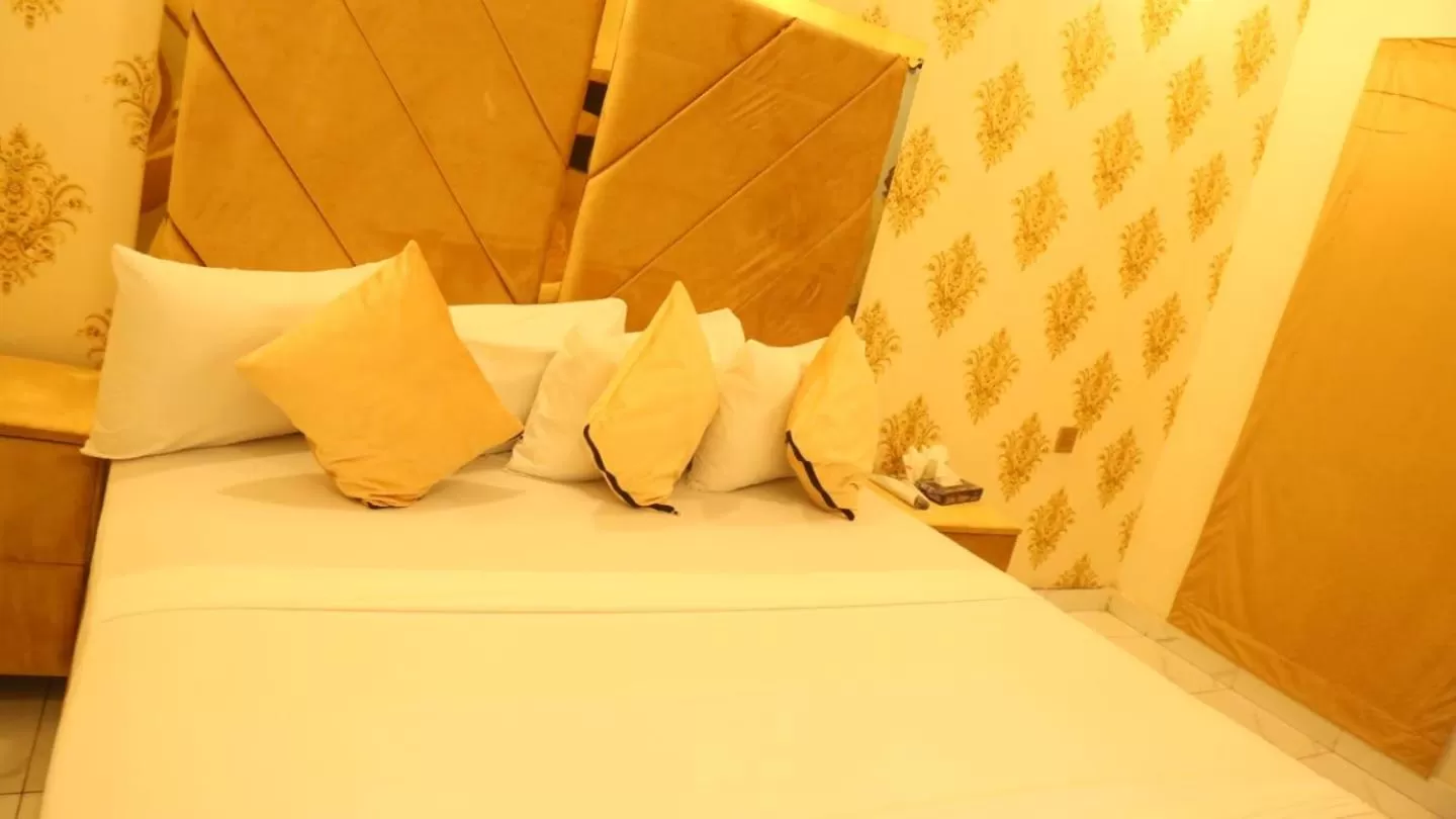Bed in HOTEL DE SMART Multan