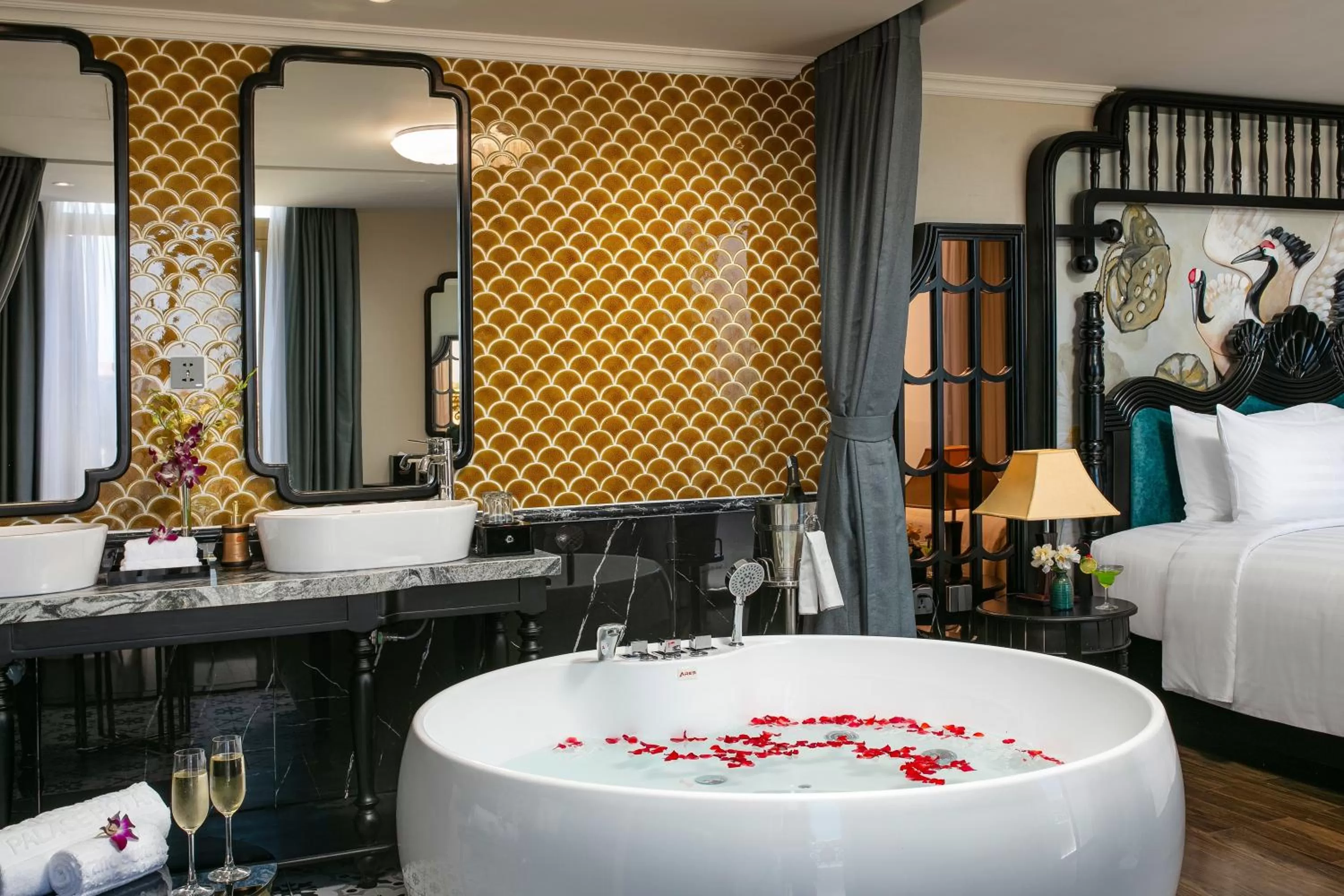 Bathroom, Bed in Grand Sunrise Palace Hoi An- A Luxury Indochine Hotel & Spa