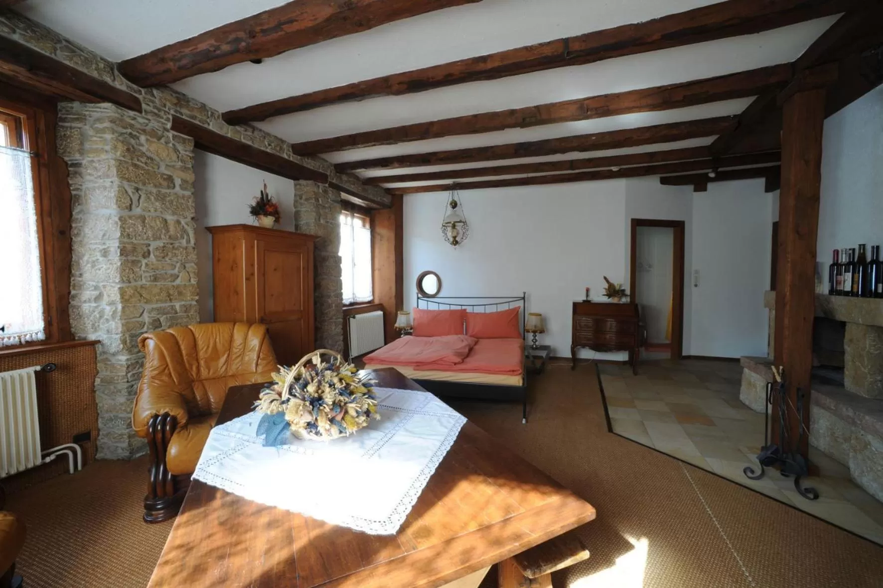 Bed in Chez Gilles hôtel resto bar SA