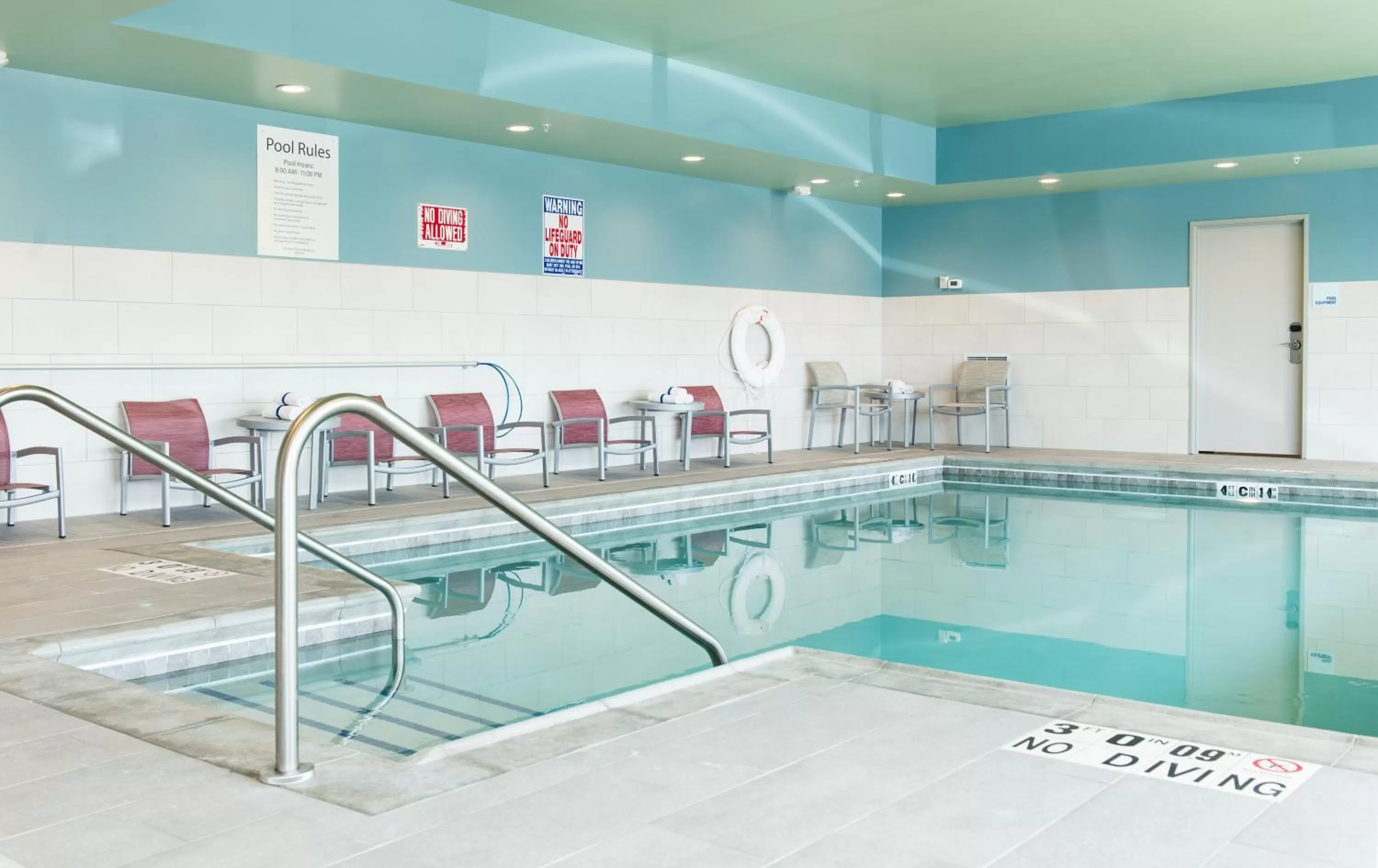 Swimming pool in Holiday Inn Express & Suites Rock Falls by IHG