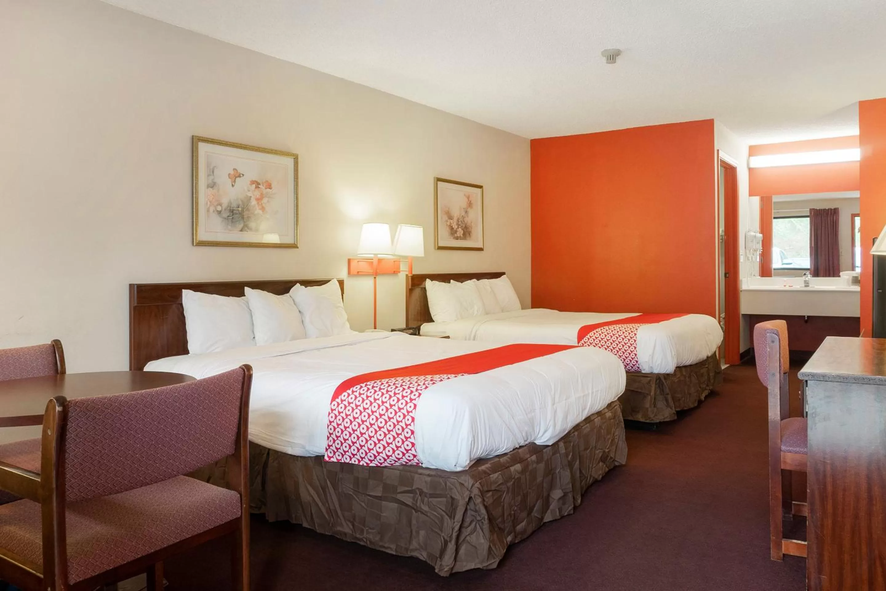 Bedroom, Bed in Days Inn by Wyndham Adairsville