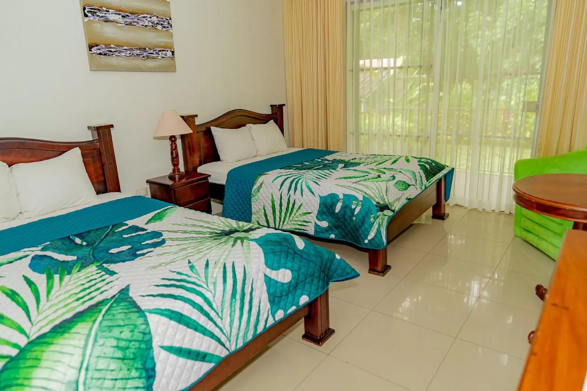 Standard Quadruple Room in Hotel Los Rios Standard Quadruple Room in Hotel Los Rios