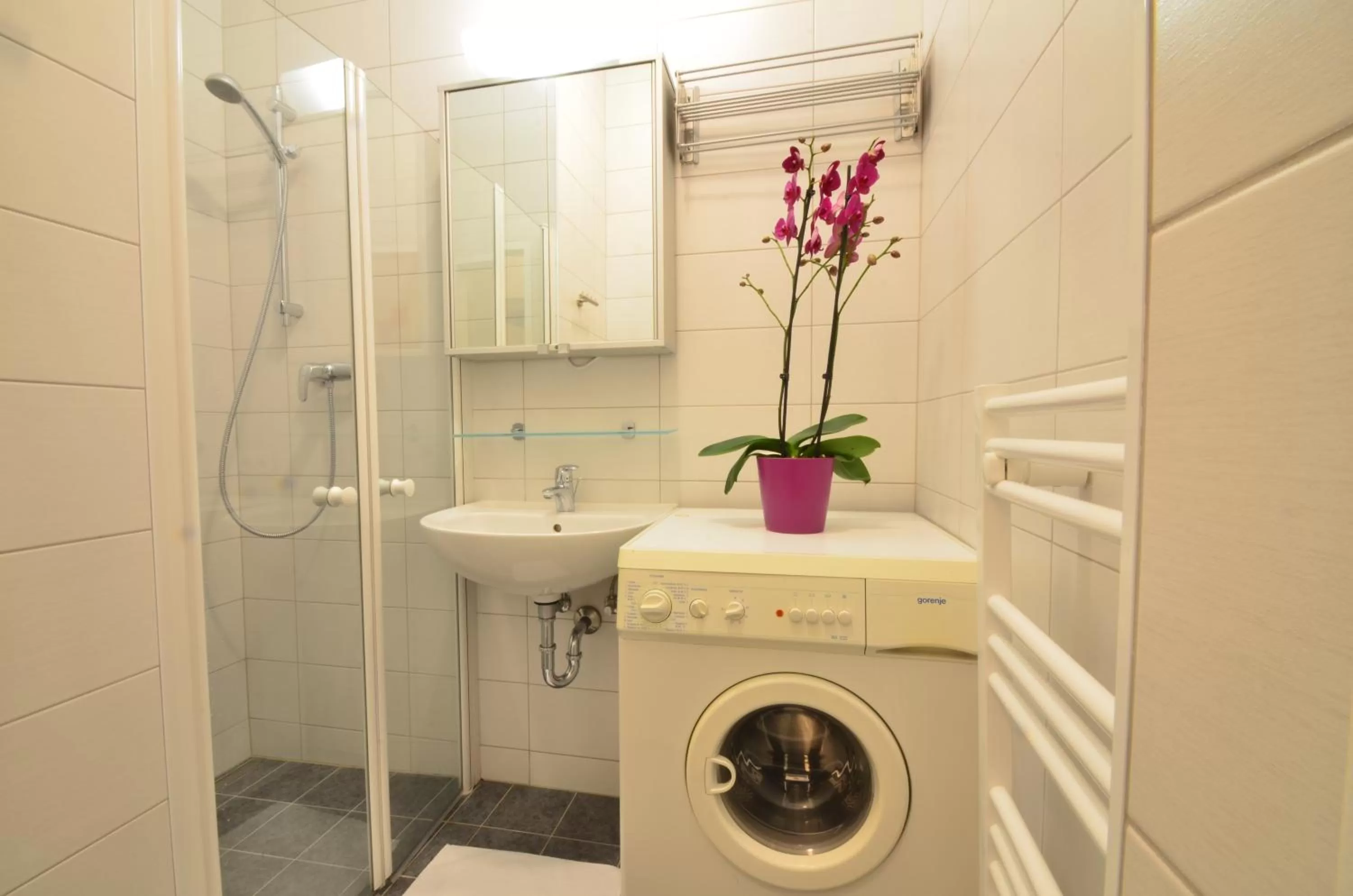 Bathroom in AJO Apartments - Messe City Flat - Self-Check-in