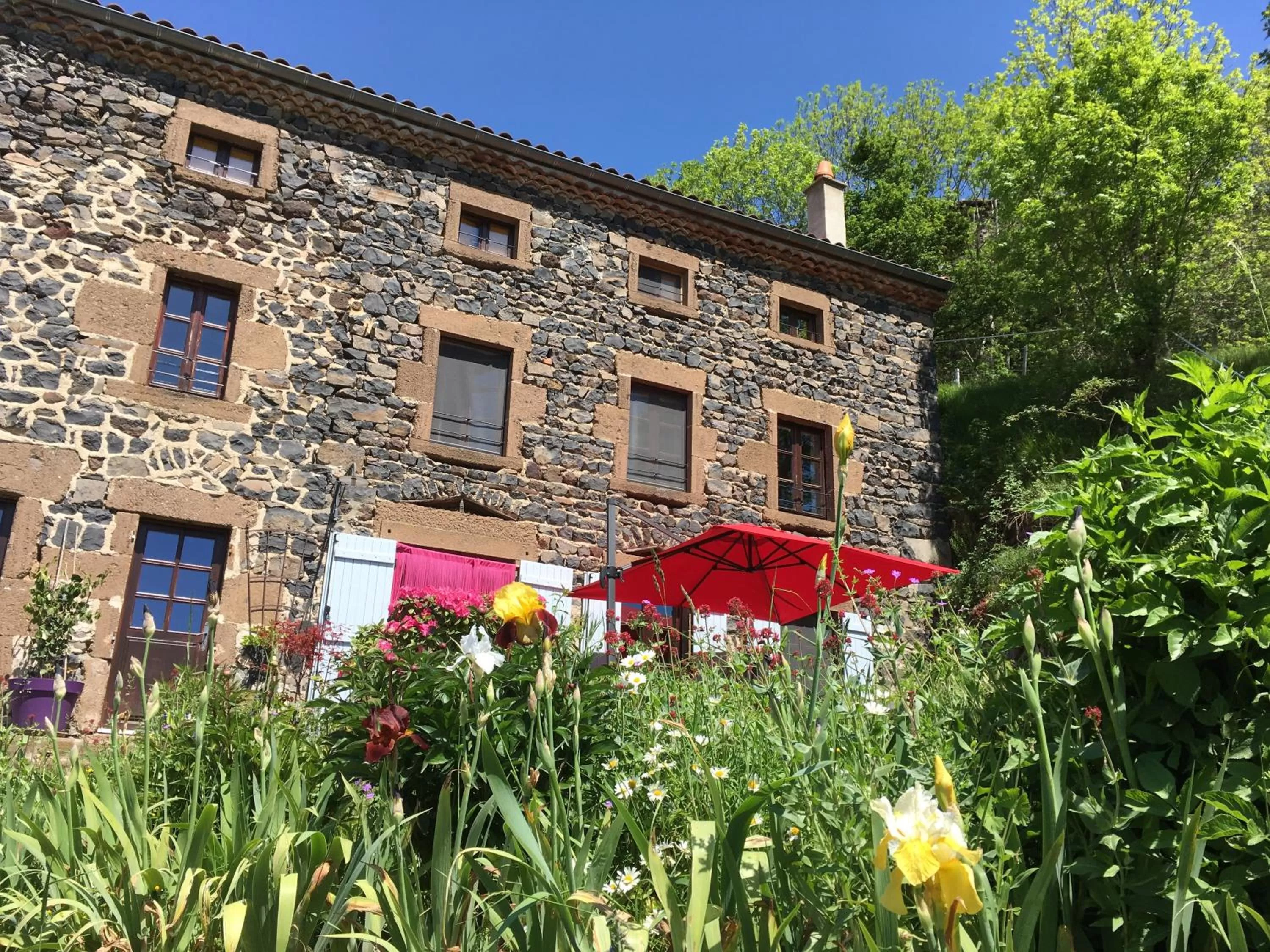Facade/entrance, Property Building in Art et Création