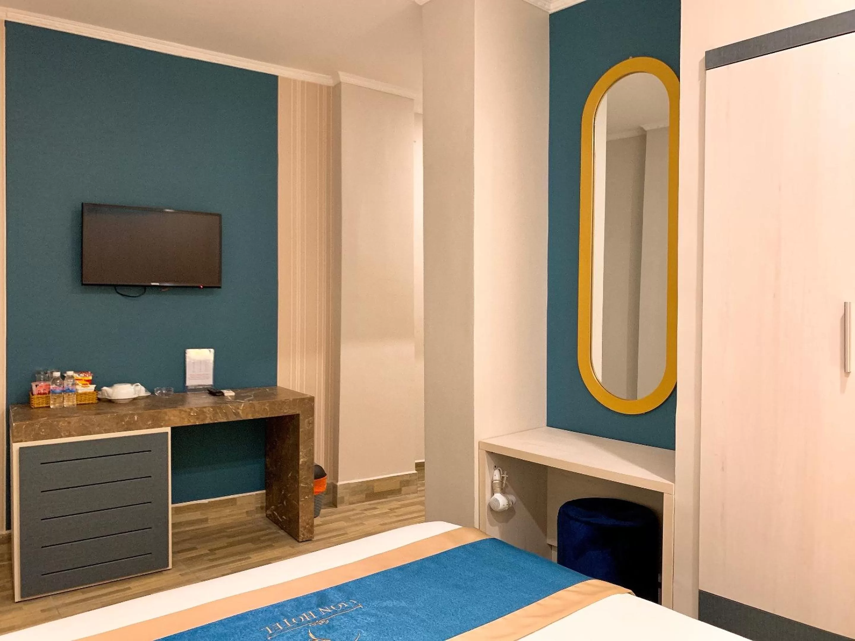 TV and multimedia, TV/Entertainment Center in LION HOTEL