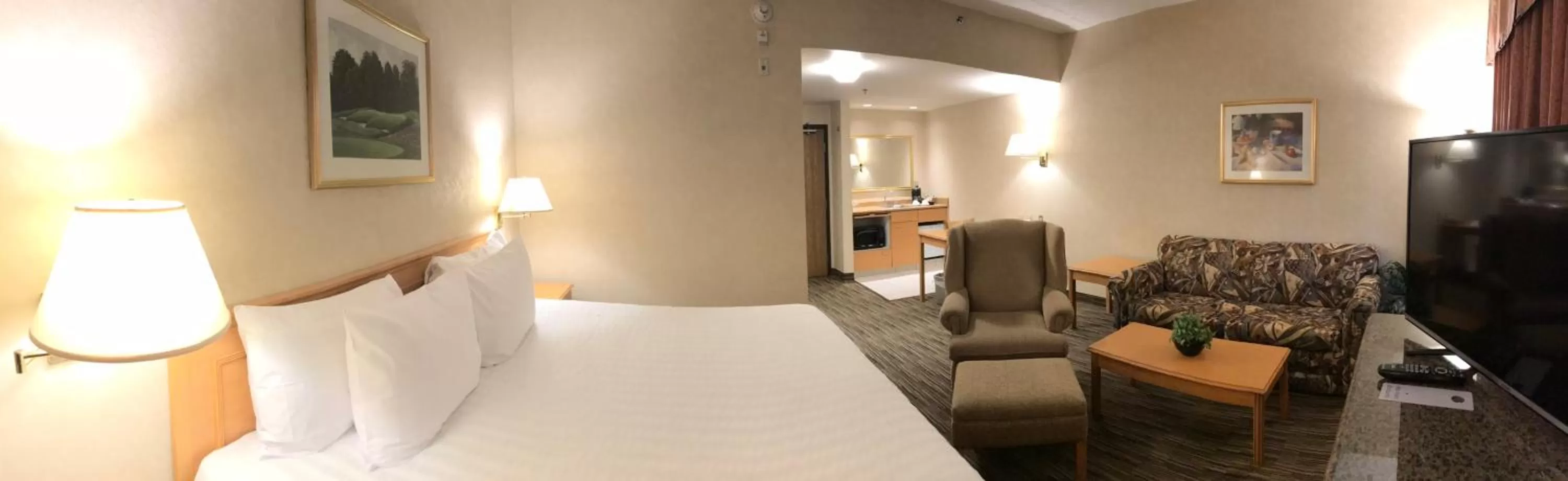 Bed in Humphry Inn and Suites