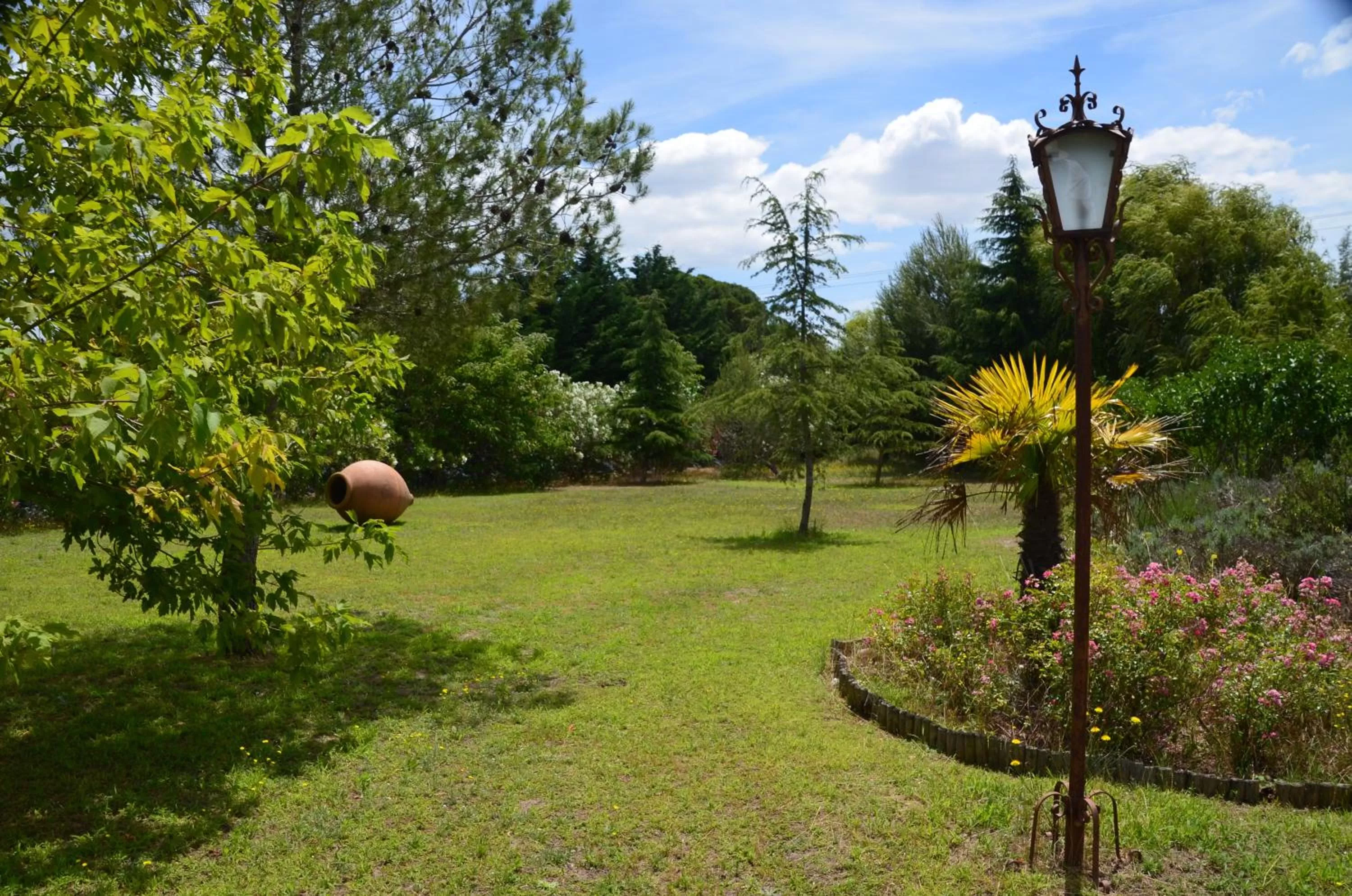 Garden view in Mas de la Montille