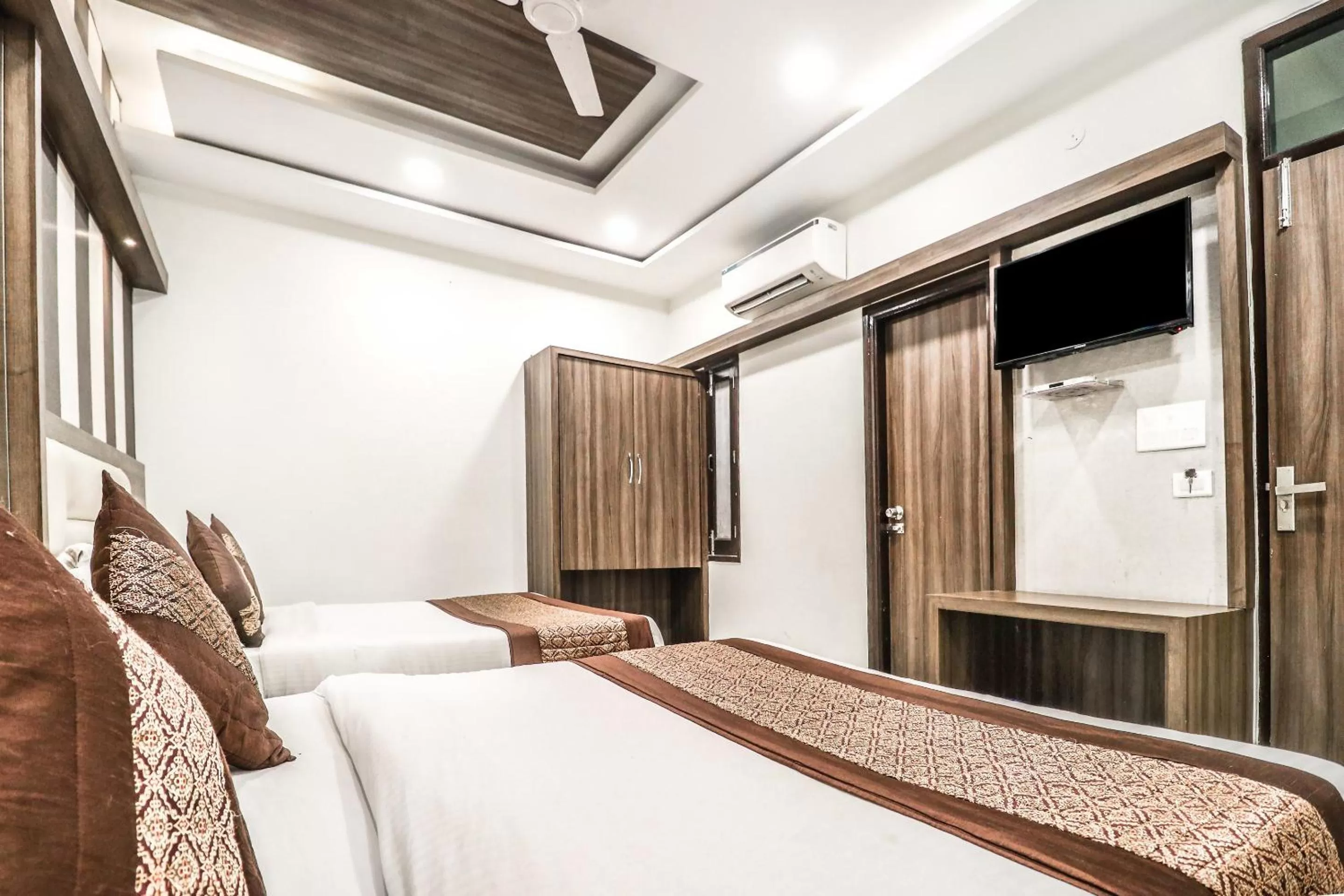 Photo of the whole room, Bed in Hotel Kings