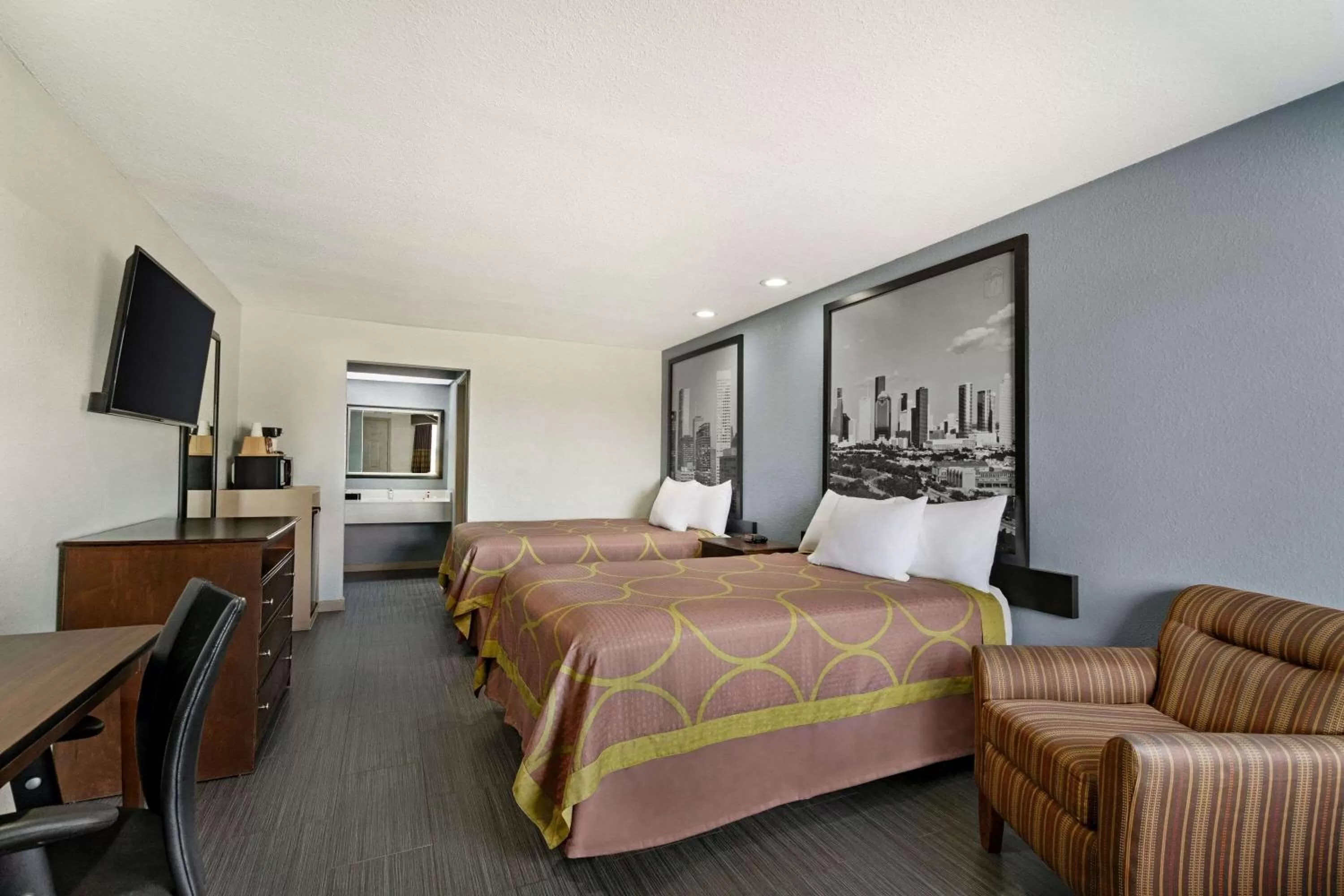 Photo of the whole room in Super 8 by Wyndham Houston/Dtwn/I-610