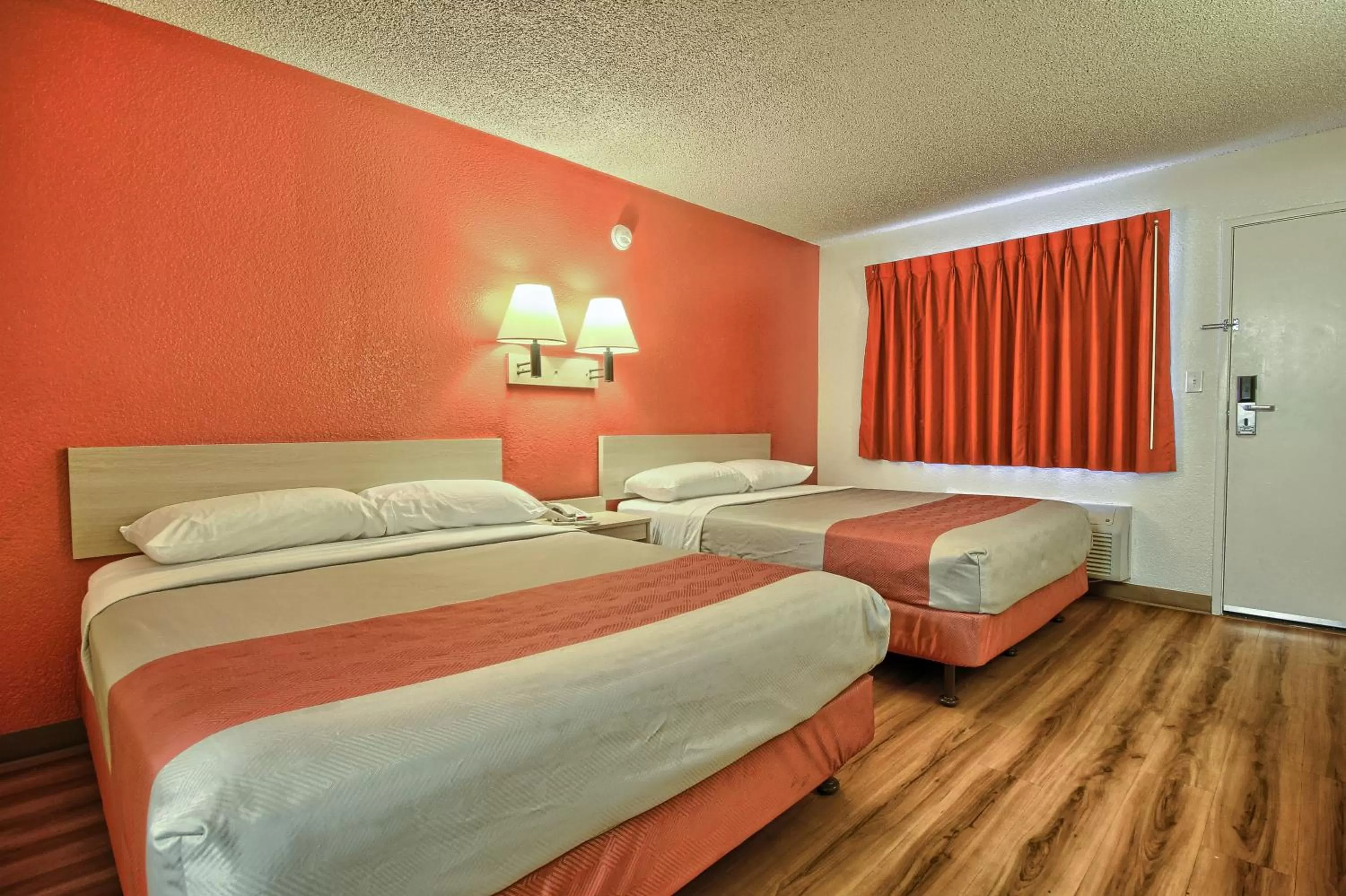 Bedroom in Motel 6-Fresno, CA - Blackstone South
