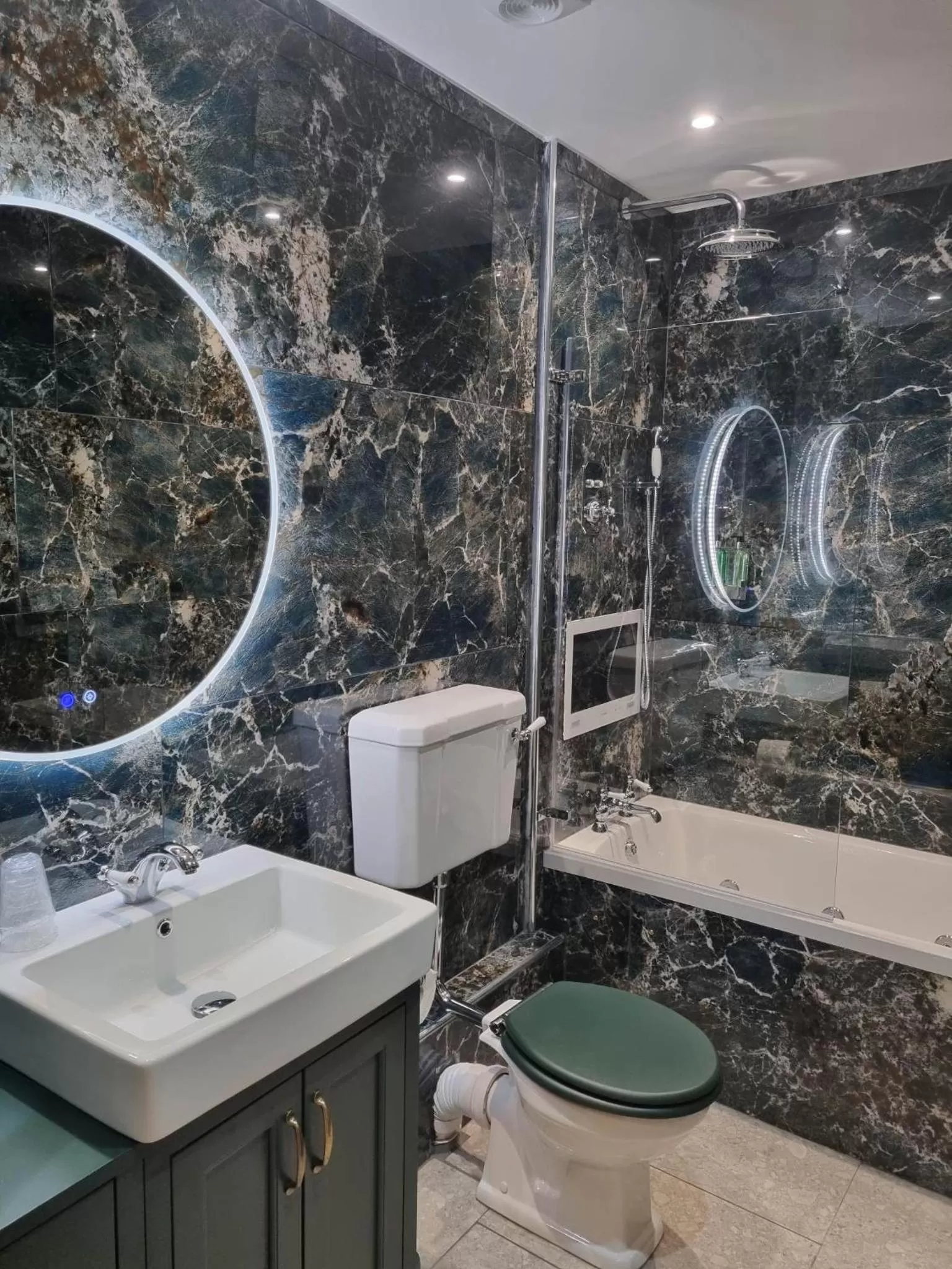 Bathroom in The Resolution Hotel