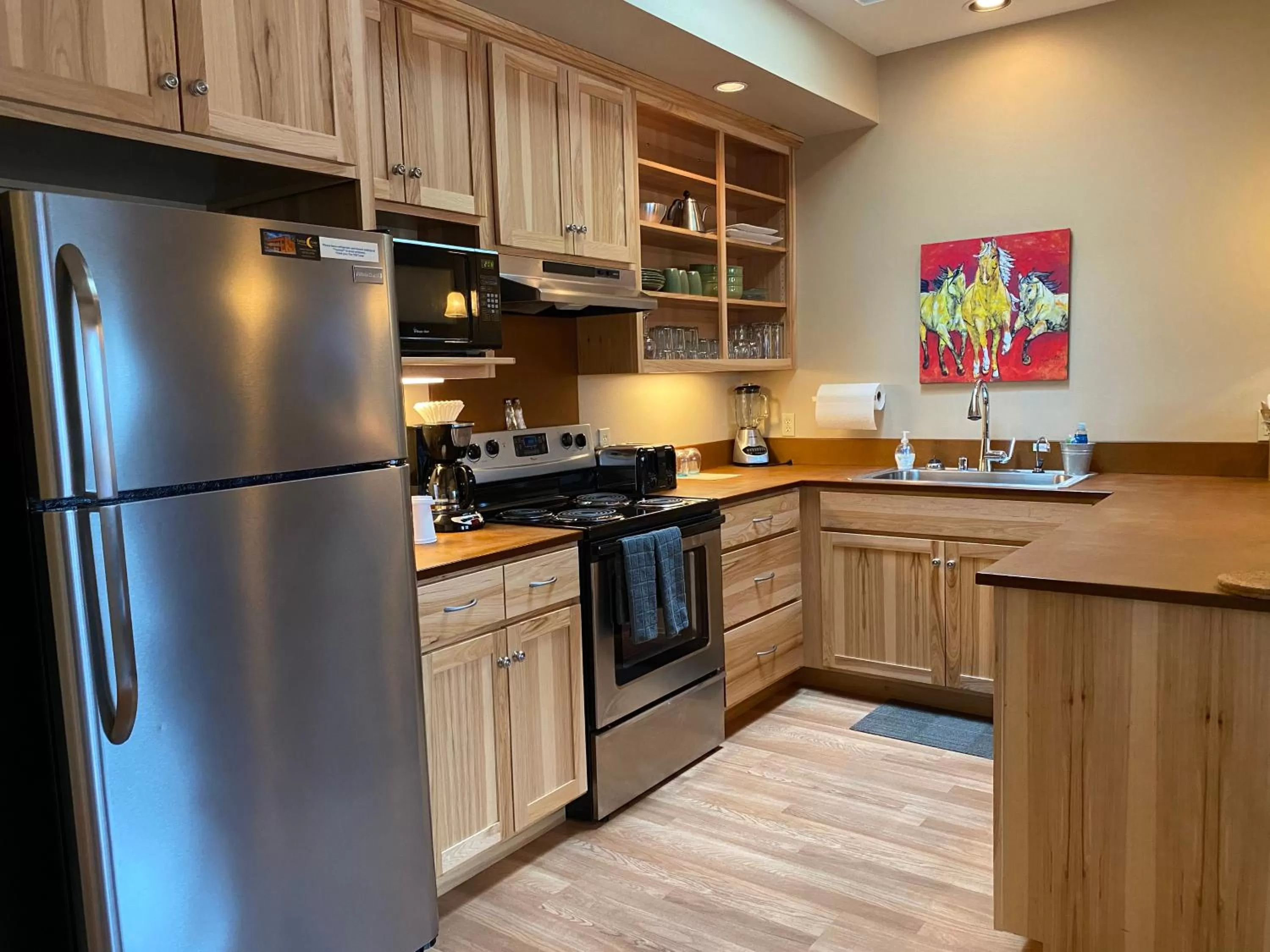 Kitchen or kitchenette in Twisp River Suites