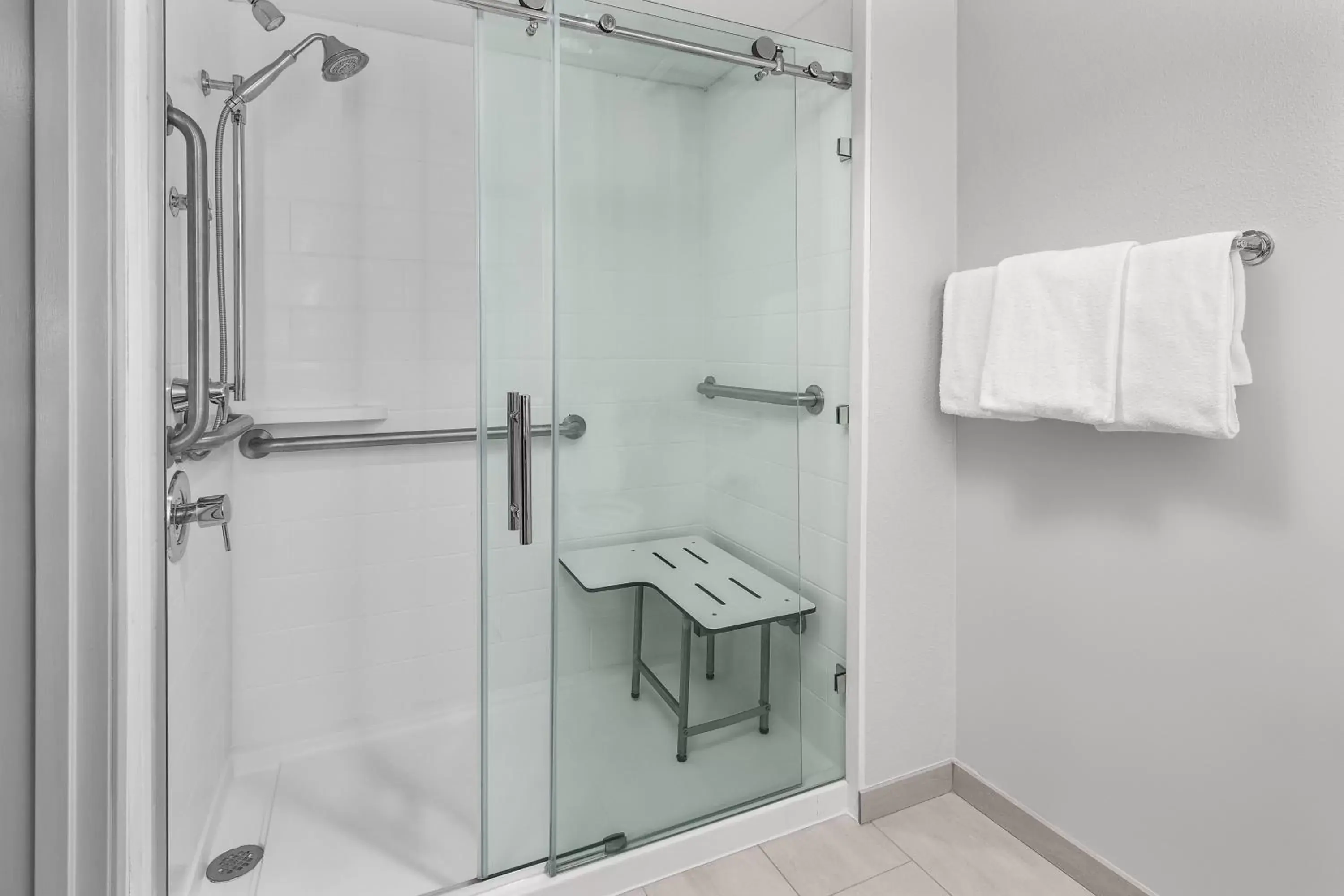 King Room - Disability Access/Non-Smoking in Holiday Inn Express Hotels & Suites Greenville-Spartanburg/Duncan by IHG King Room - Disability Access/Non-Smoking in Holiday Inn Express Hotels & Suites Greenville-Spartanburg/Duncan by IHG