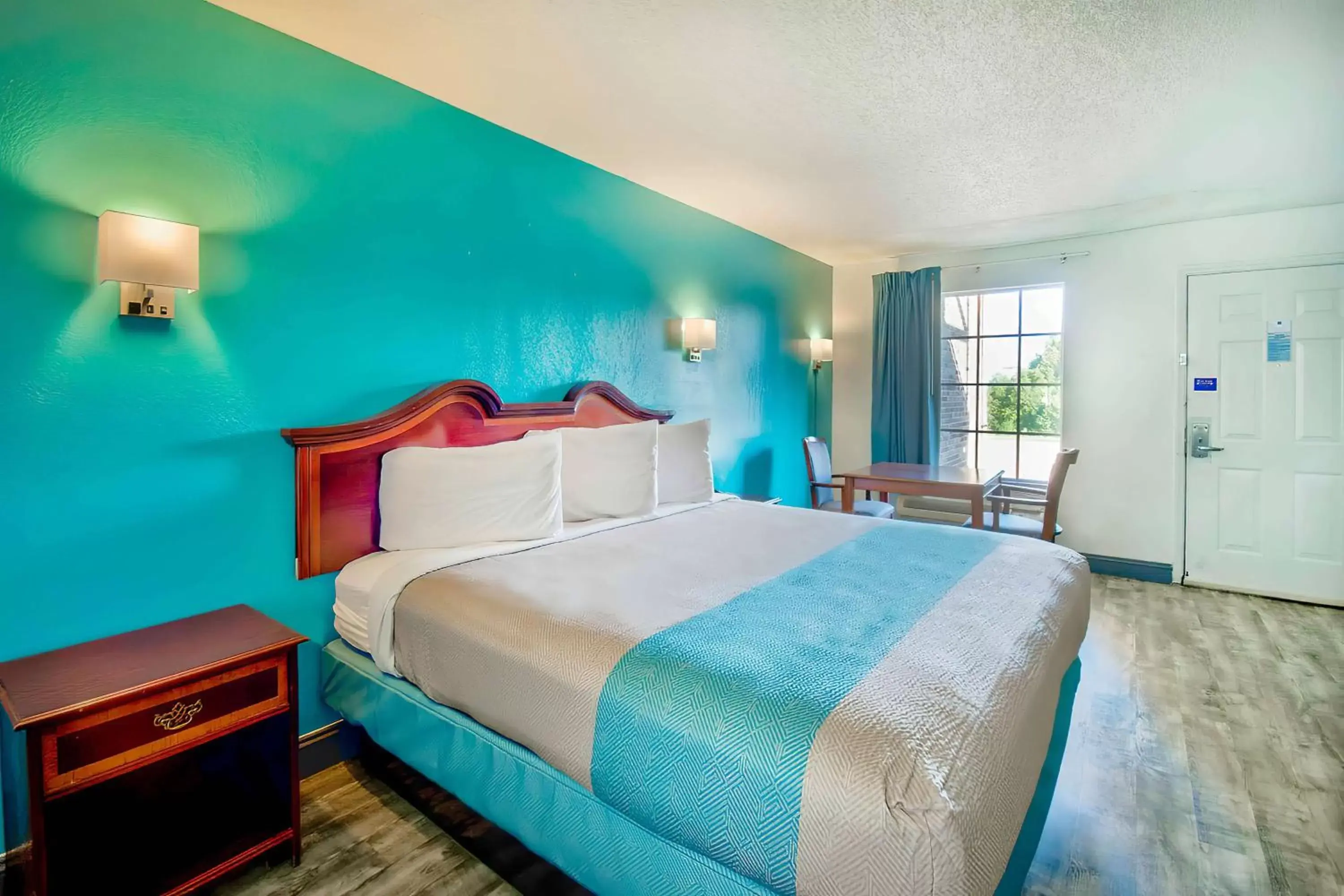 Deluxe King Room - Non-Smoking in Motel 6-Grand Rivers, KY Deluxe King Room - Non-Smoking in Motel 6-Grand Rivers, KY