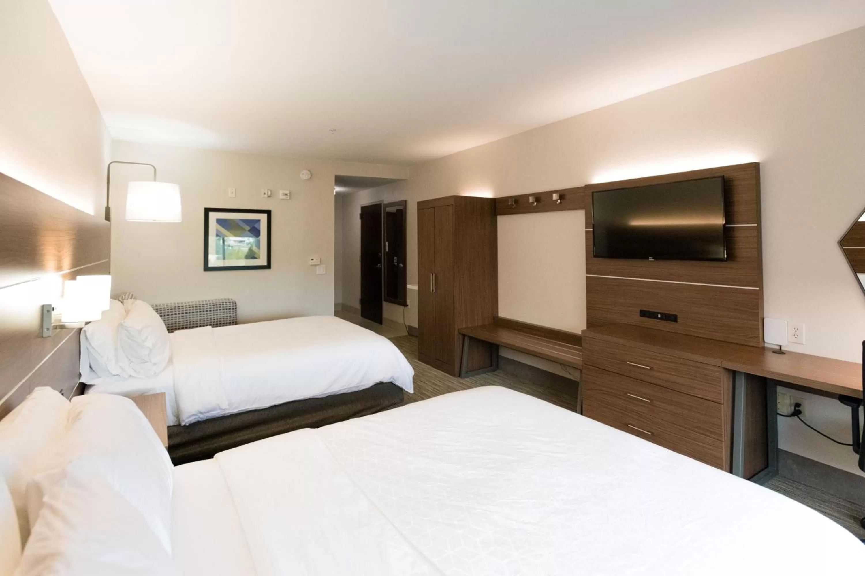 Photo of the whole room, Bed in Holiday Inn Express & Suites Lexington North West-The Vineyard by IHG